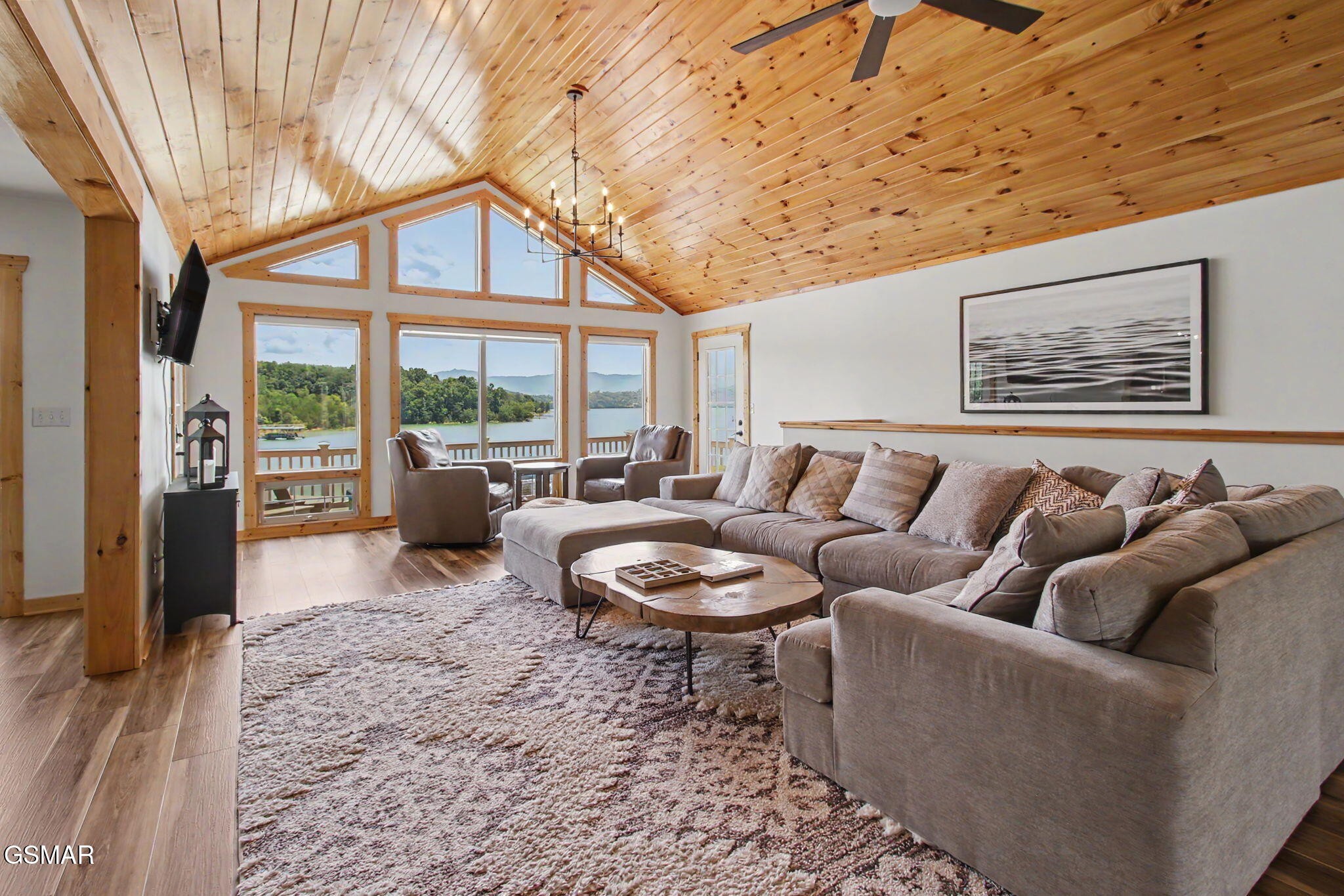 1820 Harbor Hills Lane