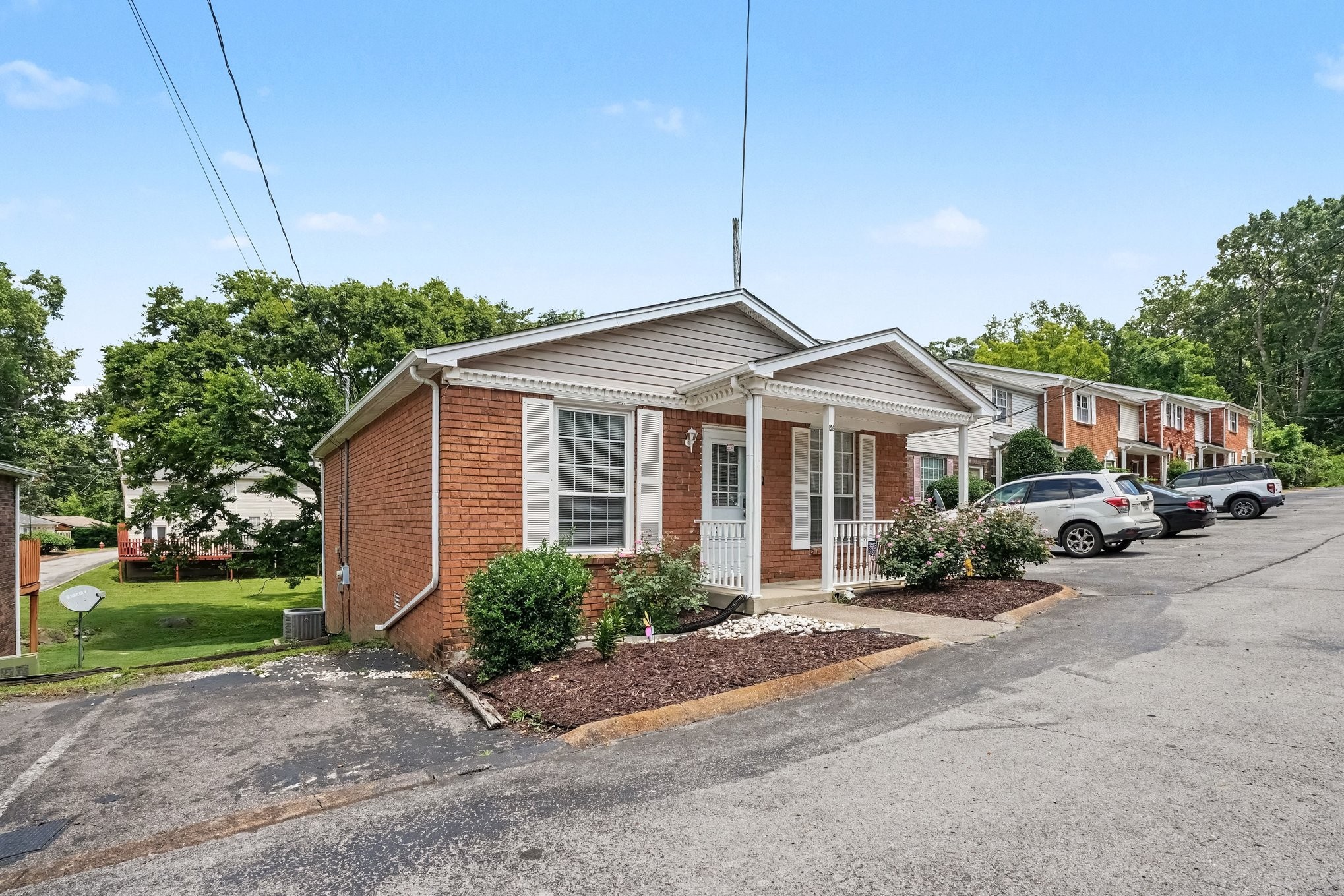 126 Five Oaks Dr