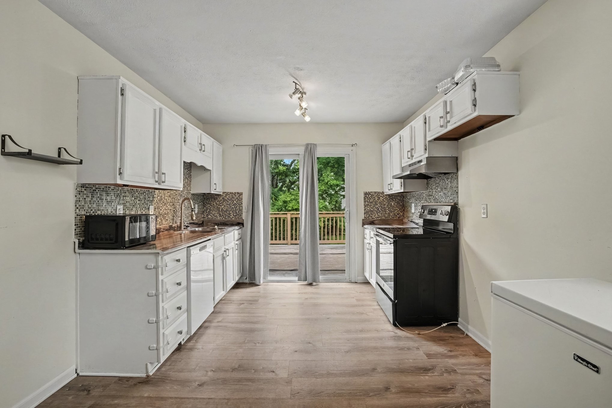 126 Five Oaks Dr