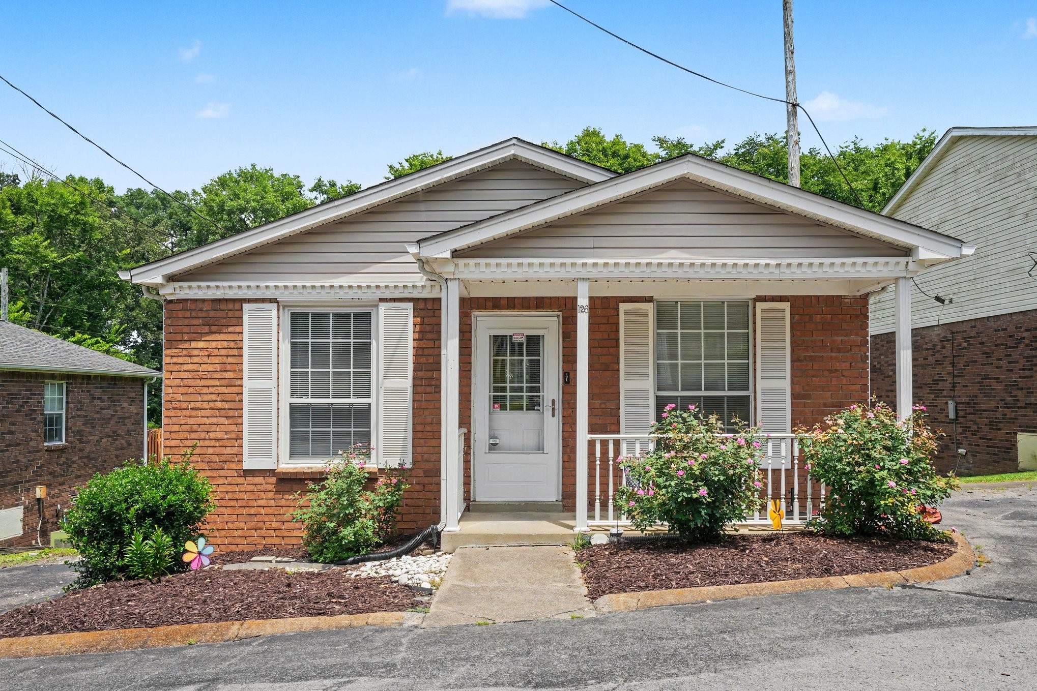 126 Five Oaks Dr