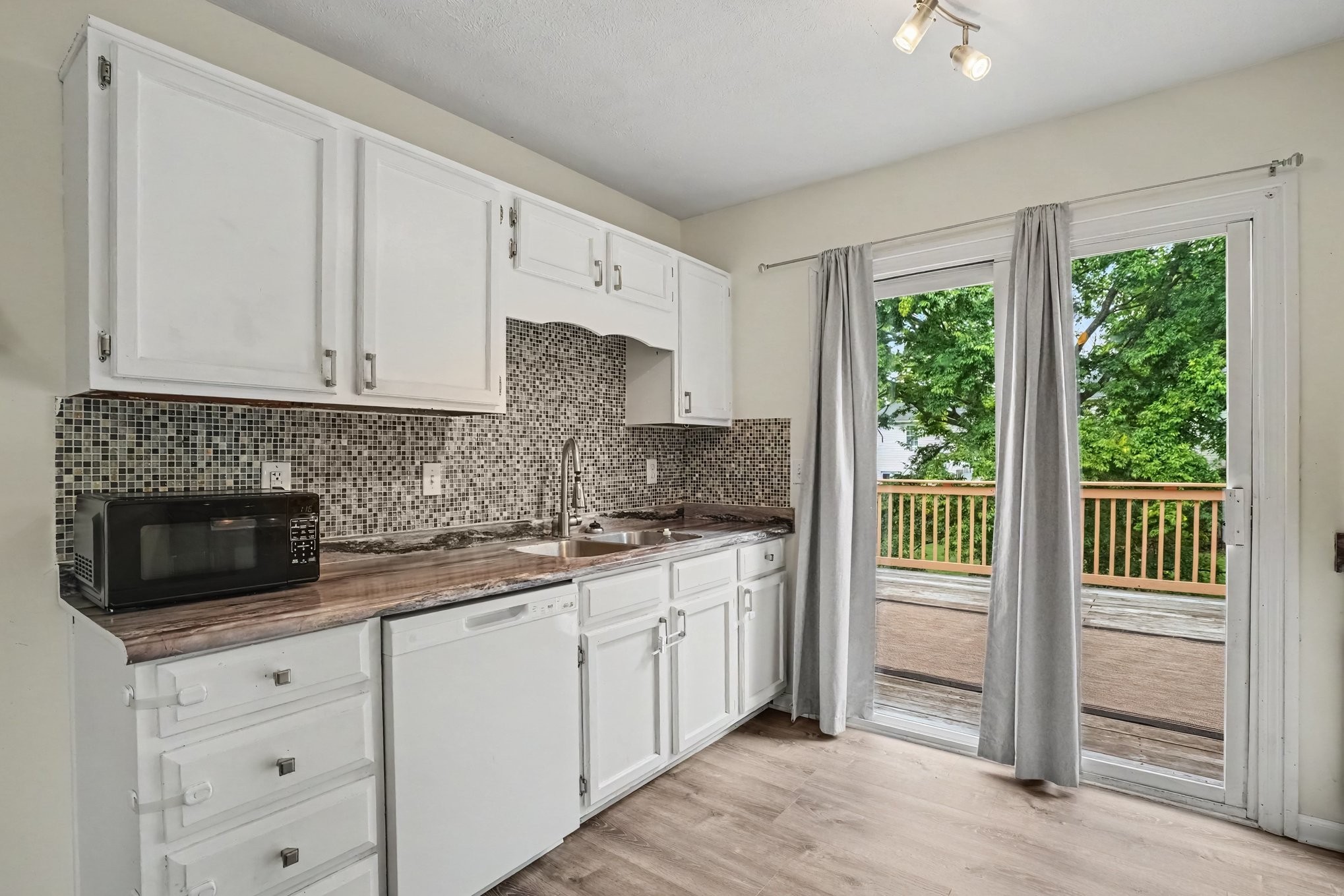 126 Five Oaks Dr