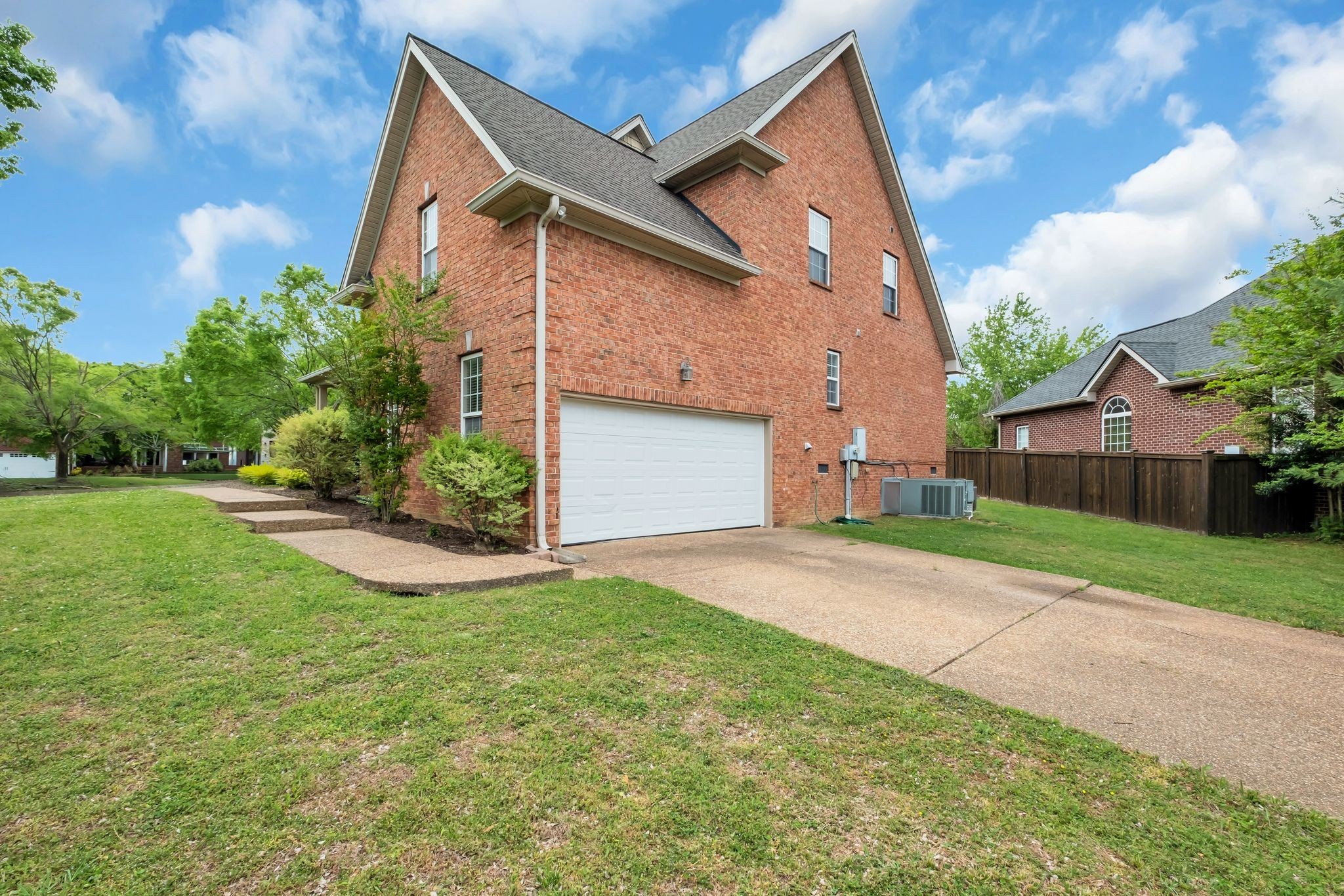 613 Regent Park Dr