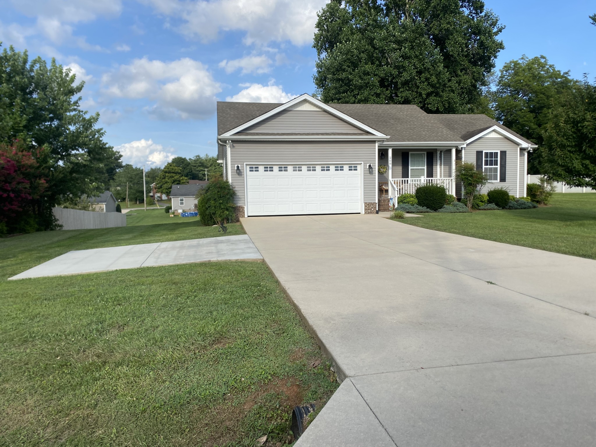 208 Arrowhead Dr