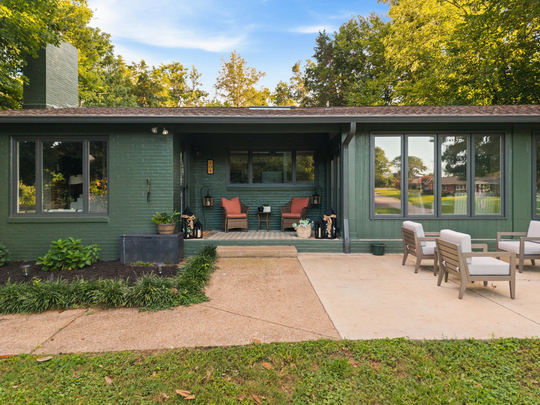 209 Woods Dr