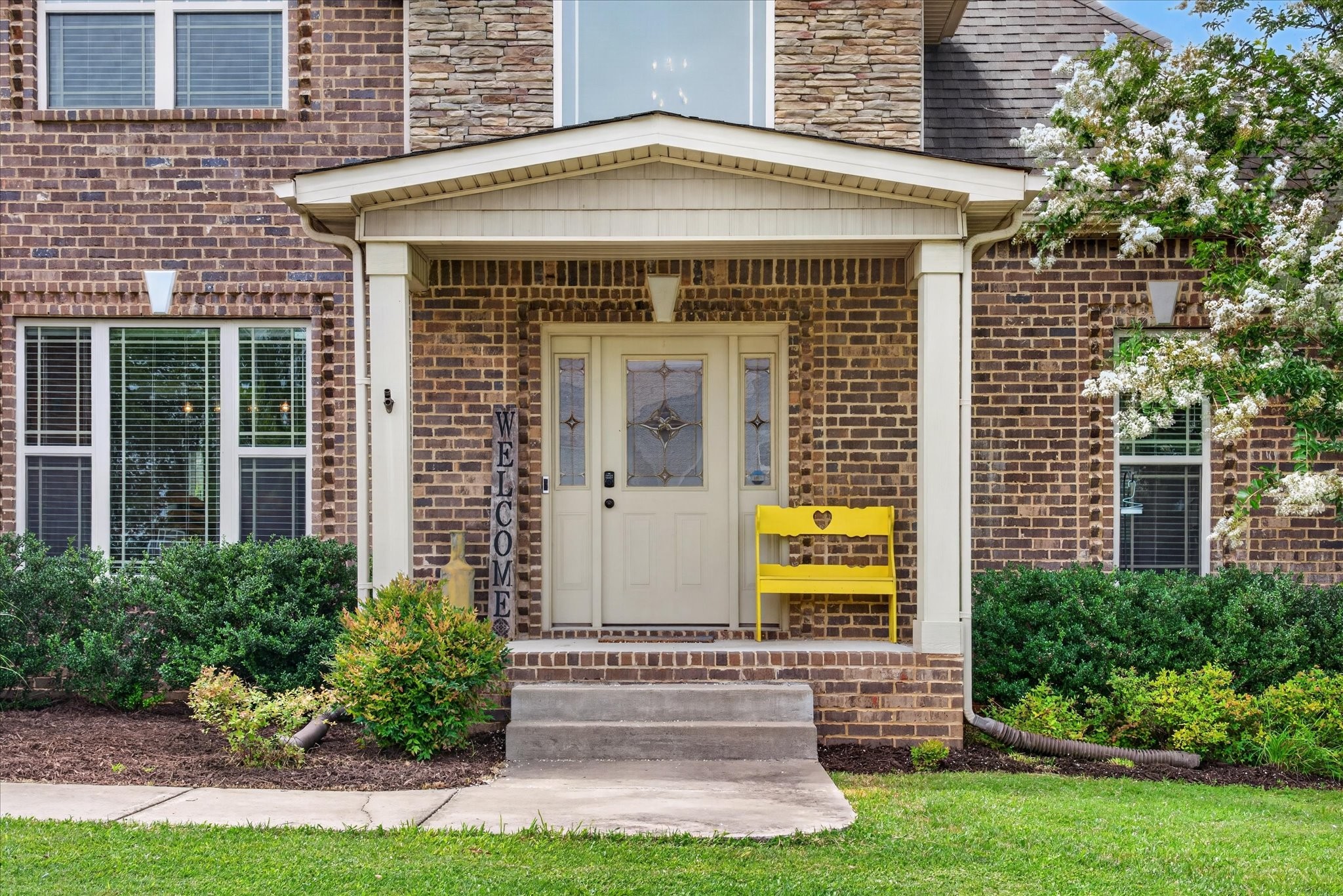 992 Promenade Dr