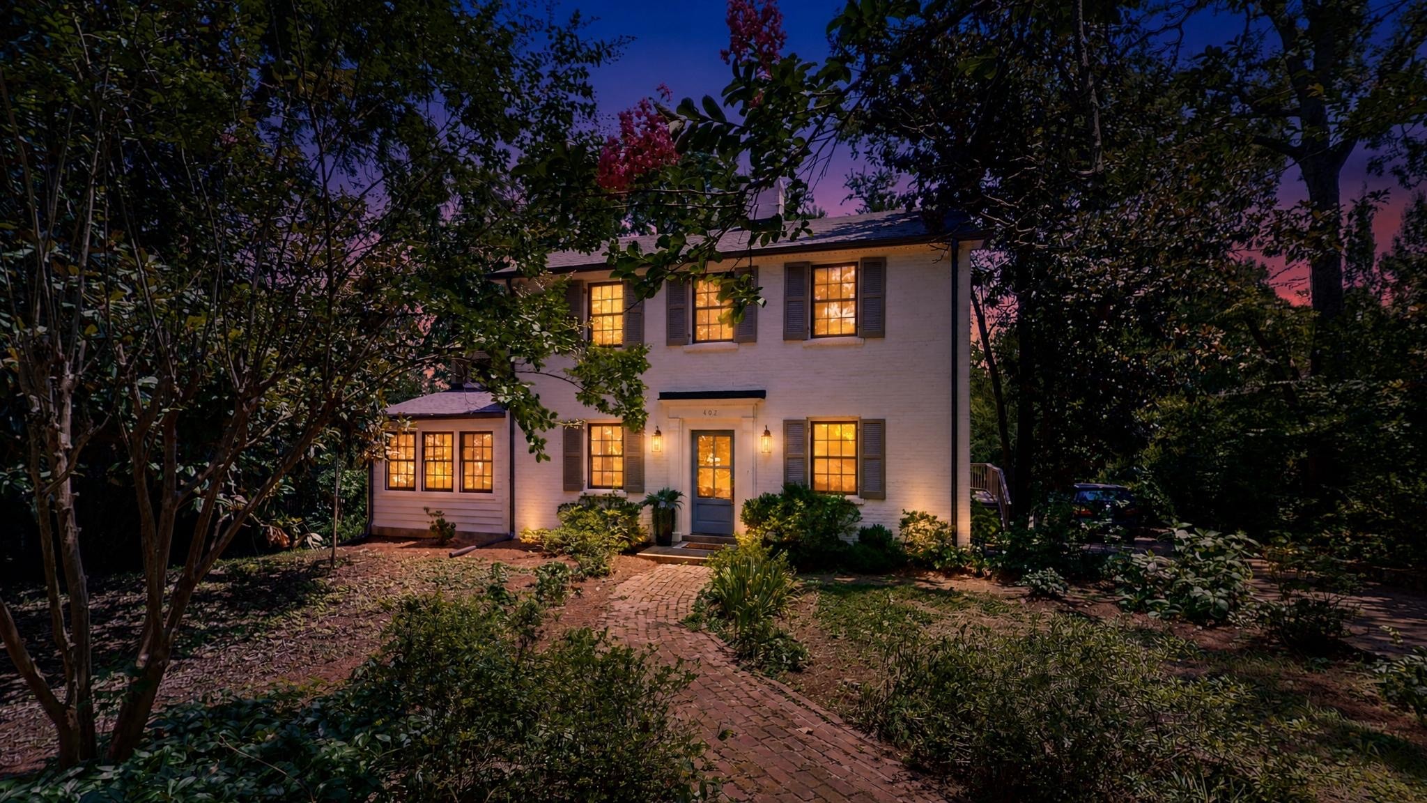 402 Lynnwood Blvd