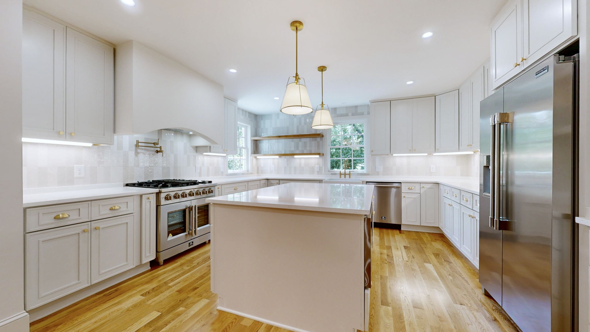 402 Lynnwood Blvd