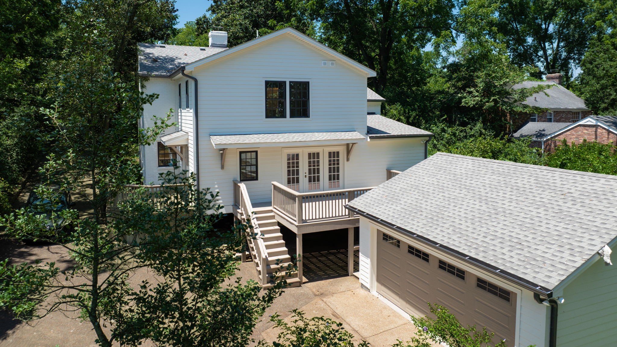 402 Lynnwood Blvd