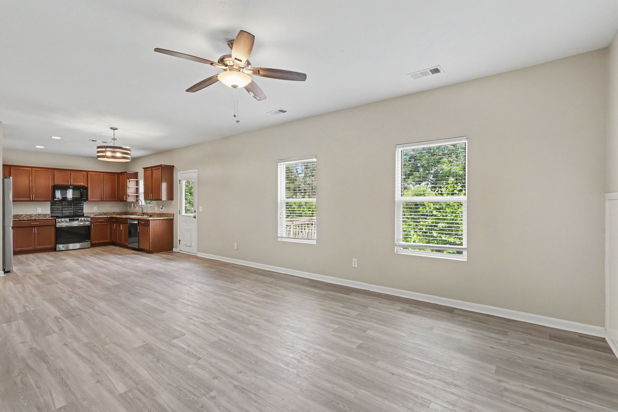 2233 Bee Hive Dr