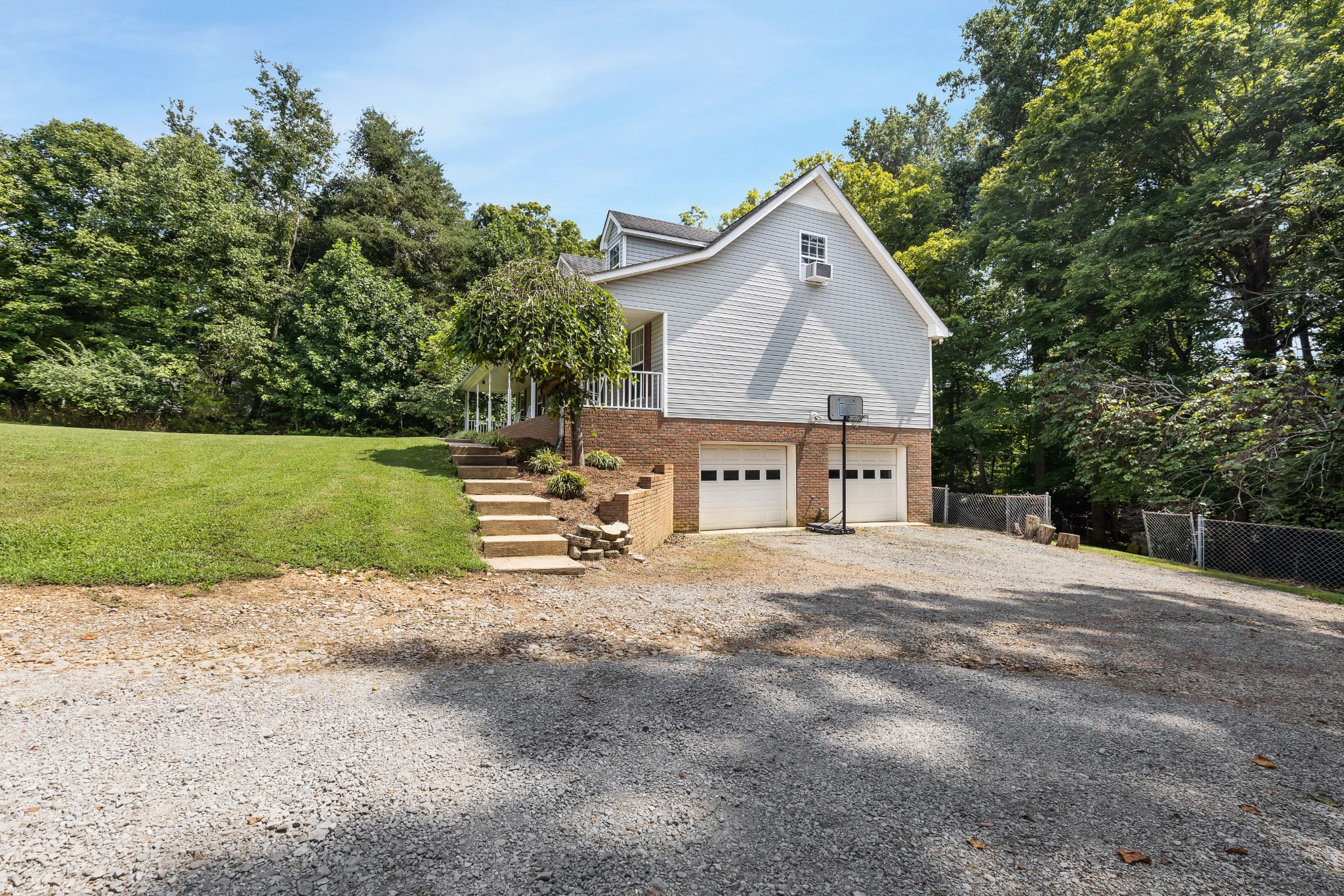 5221 Grand View Ln