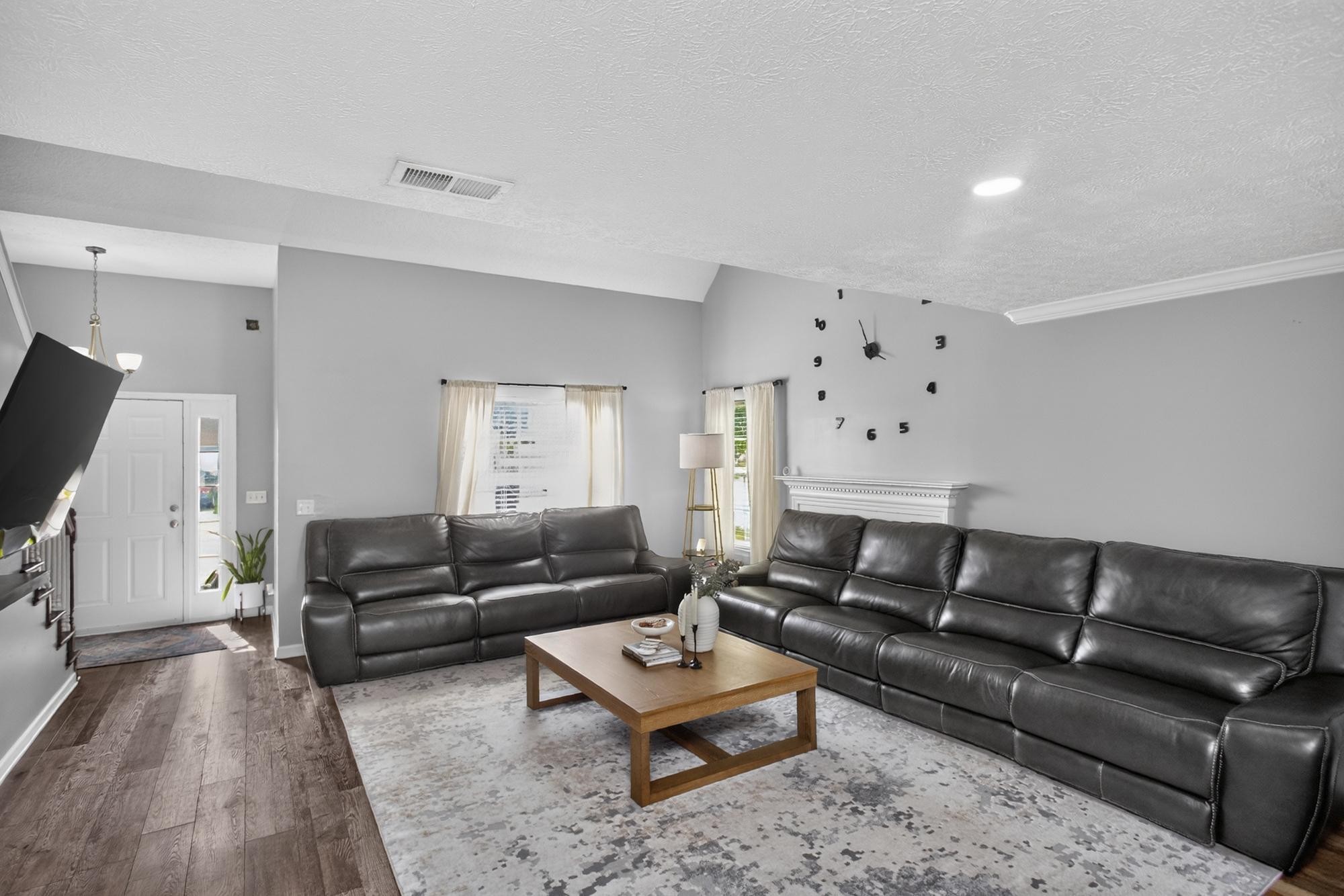4004 Hollis Hill Dr