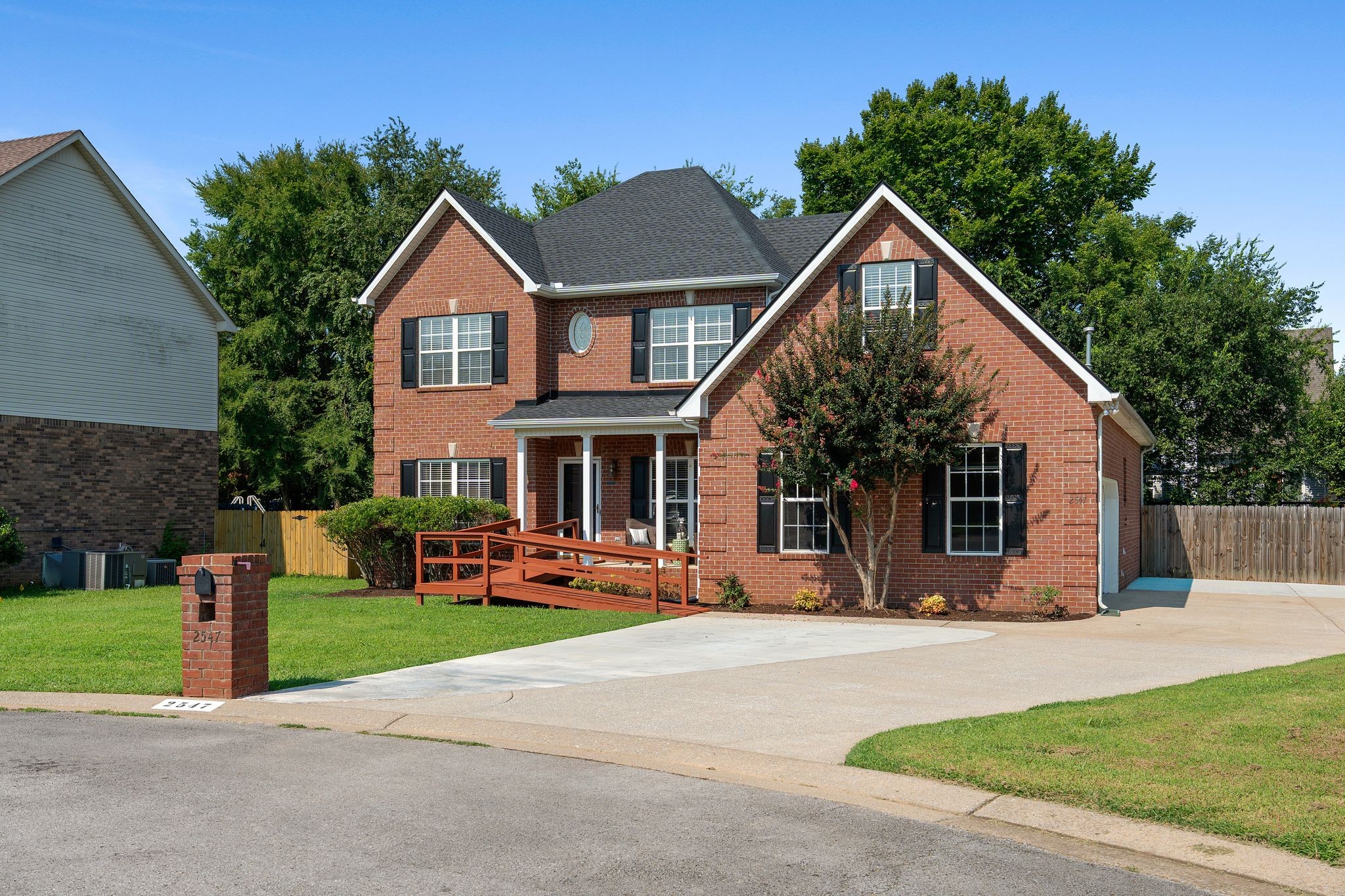 2547 Patricia Cir
