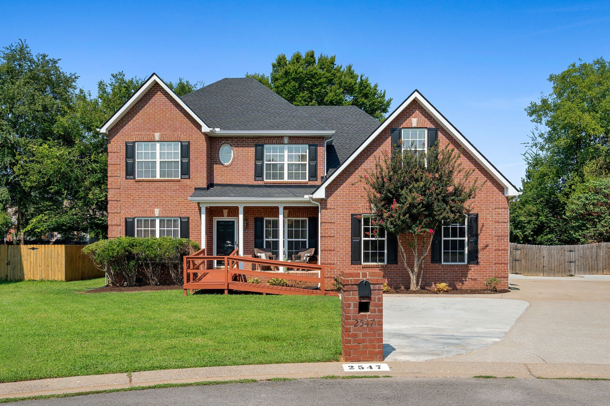 2547 Patricia Cir