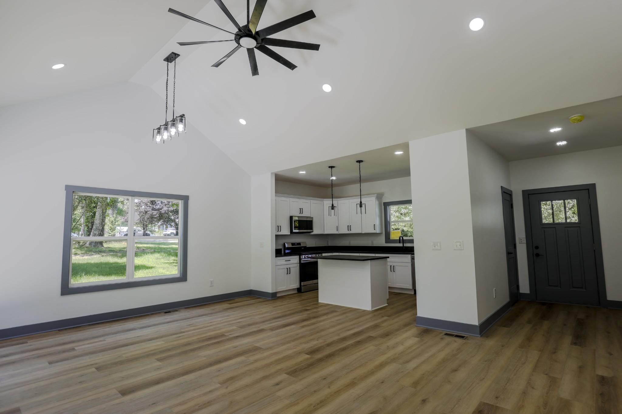 205 W Minnie Ave