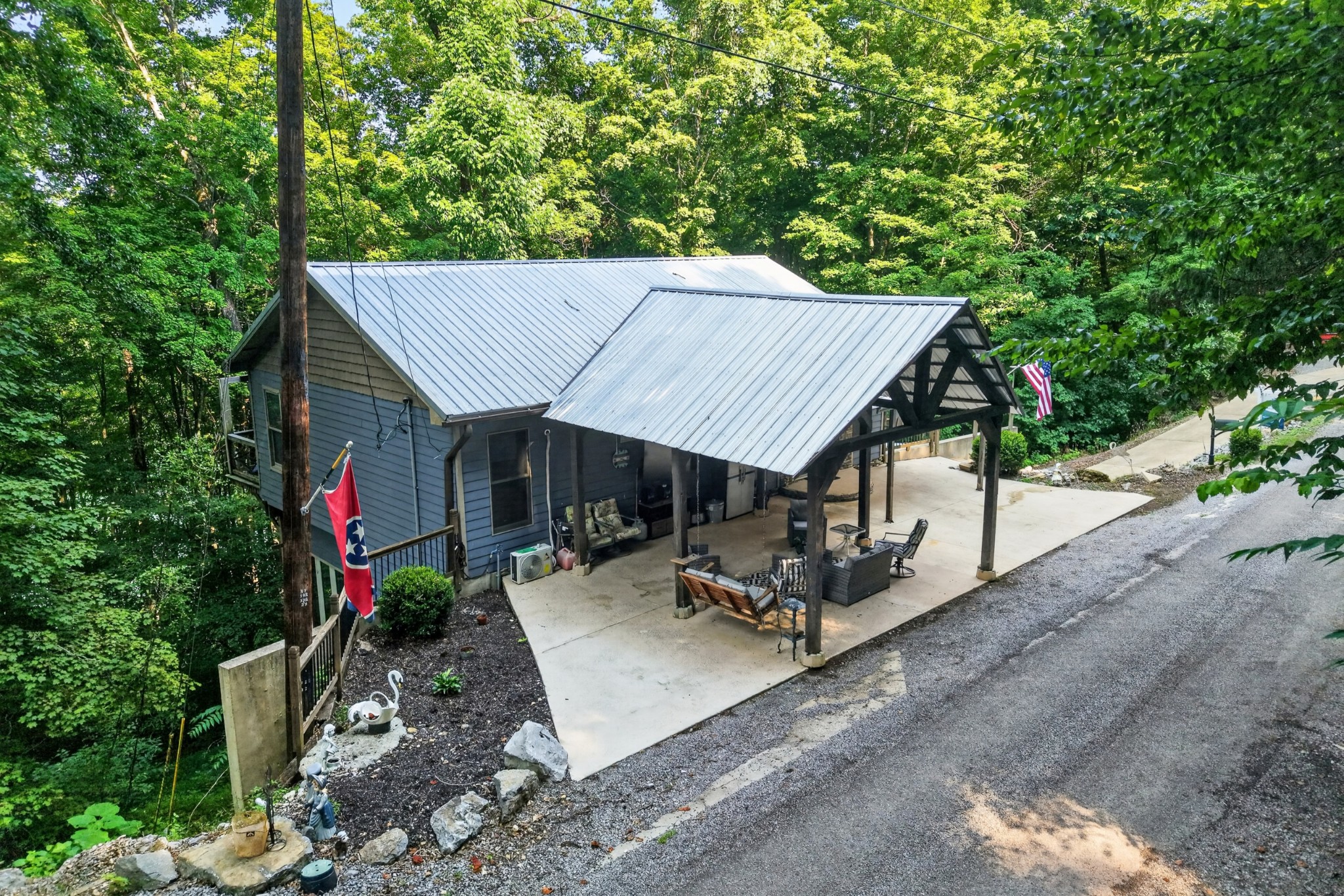 1025 Lakeside Dr