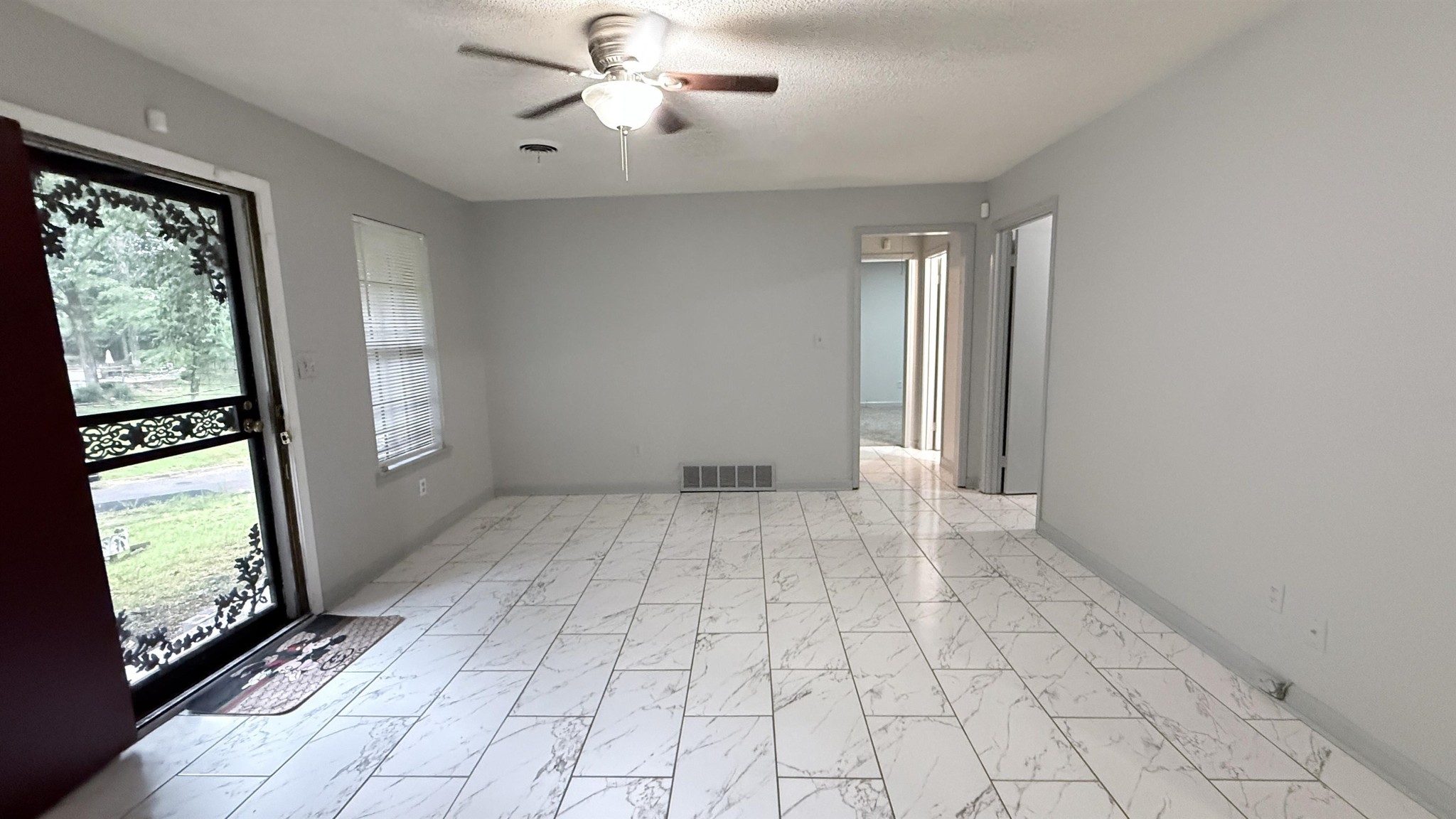 2753 E SKYLINE CIR