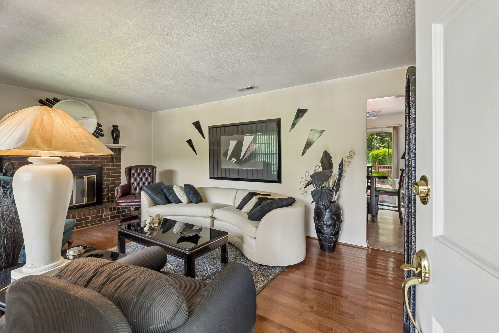6933 Barter Dr