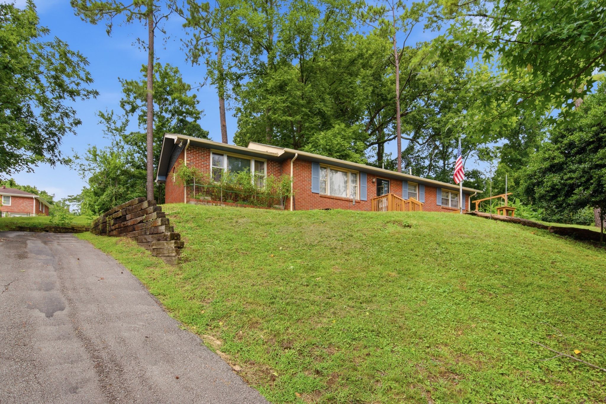 701 Eastland Ct