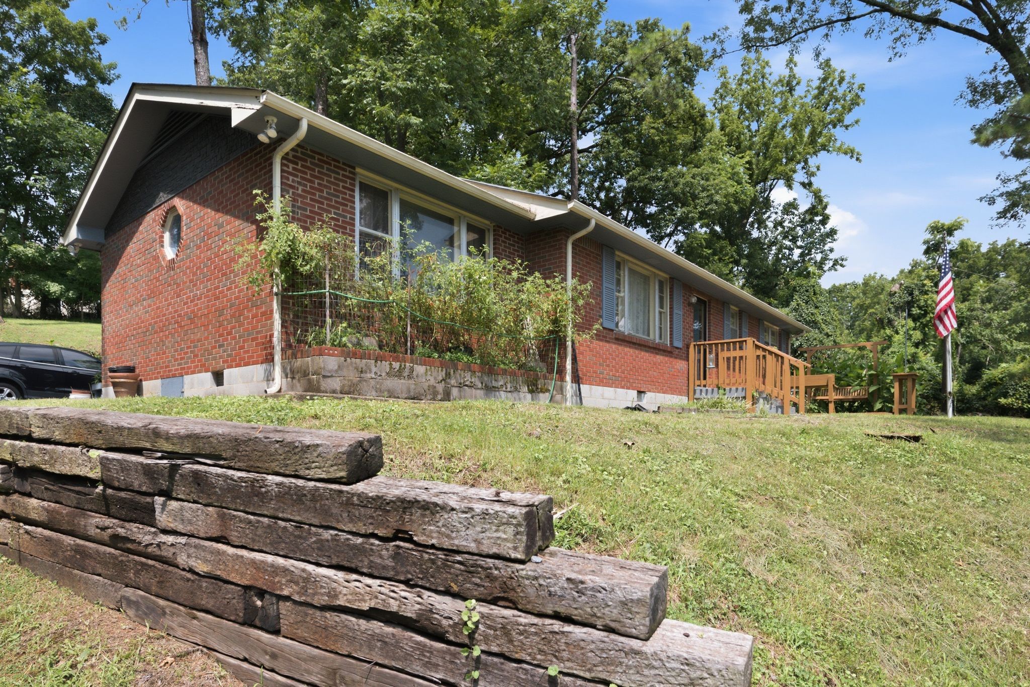 701 Eastland Ct