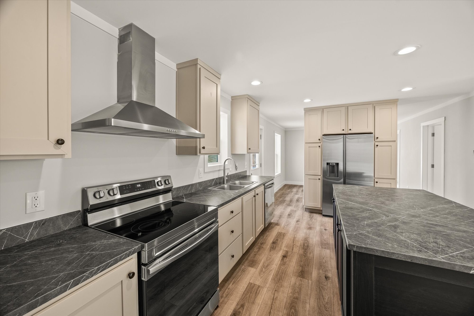 1670 Anna Maria Ln