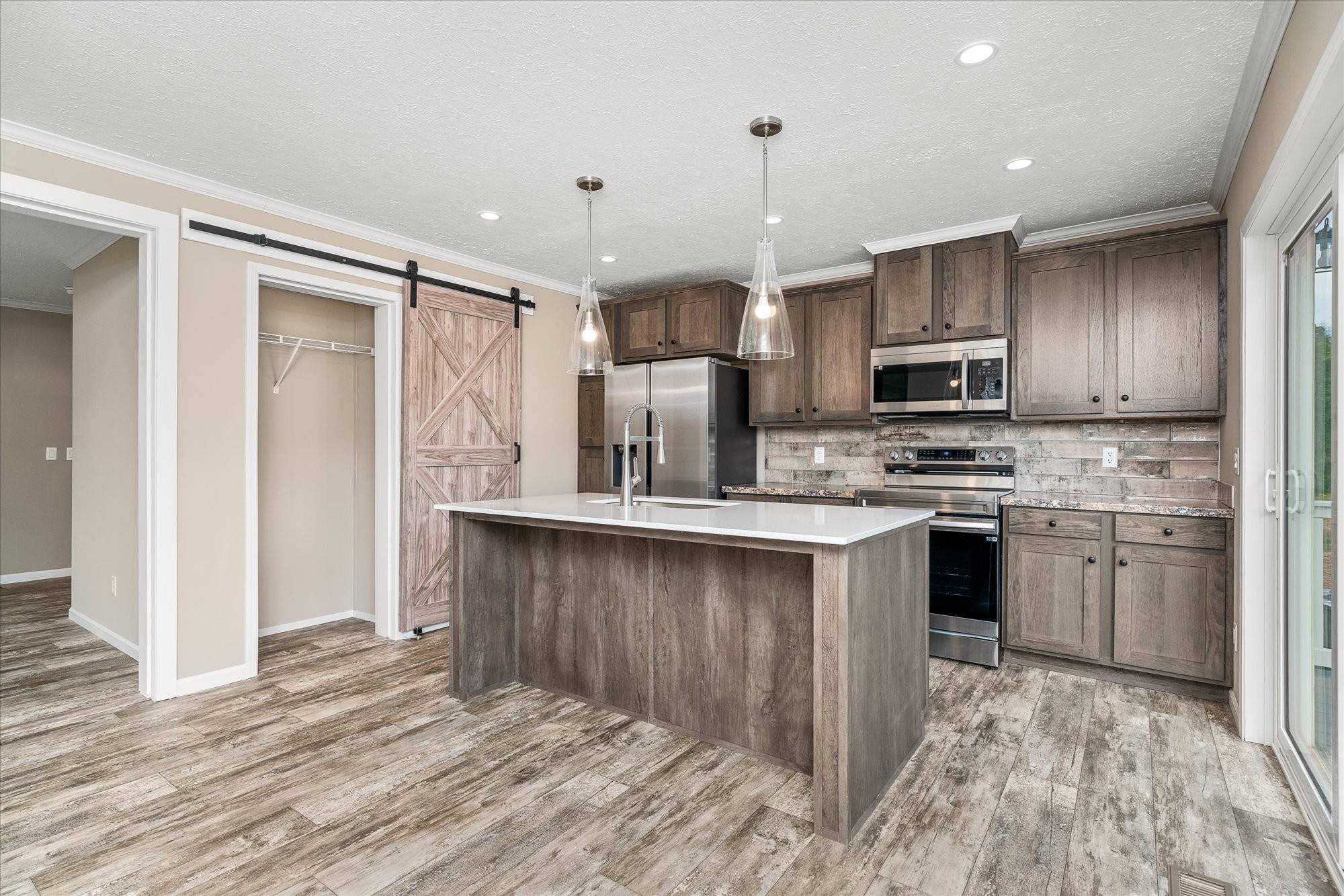 1920 Anna Maria Ln