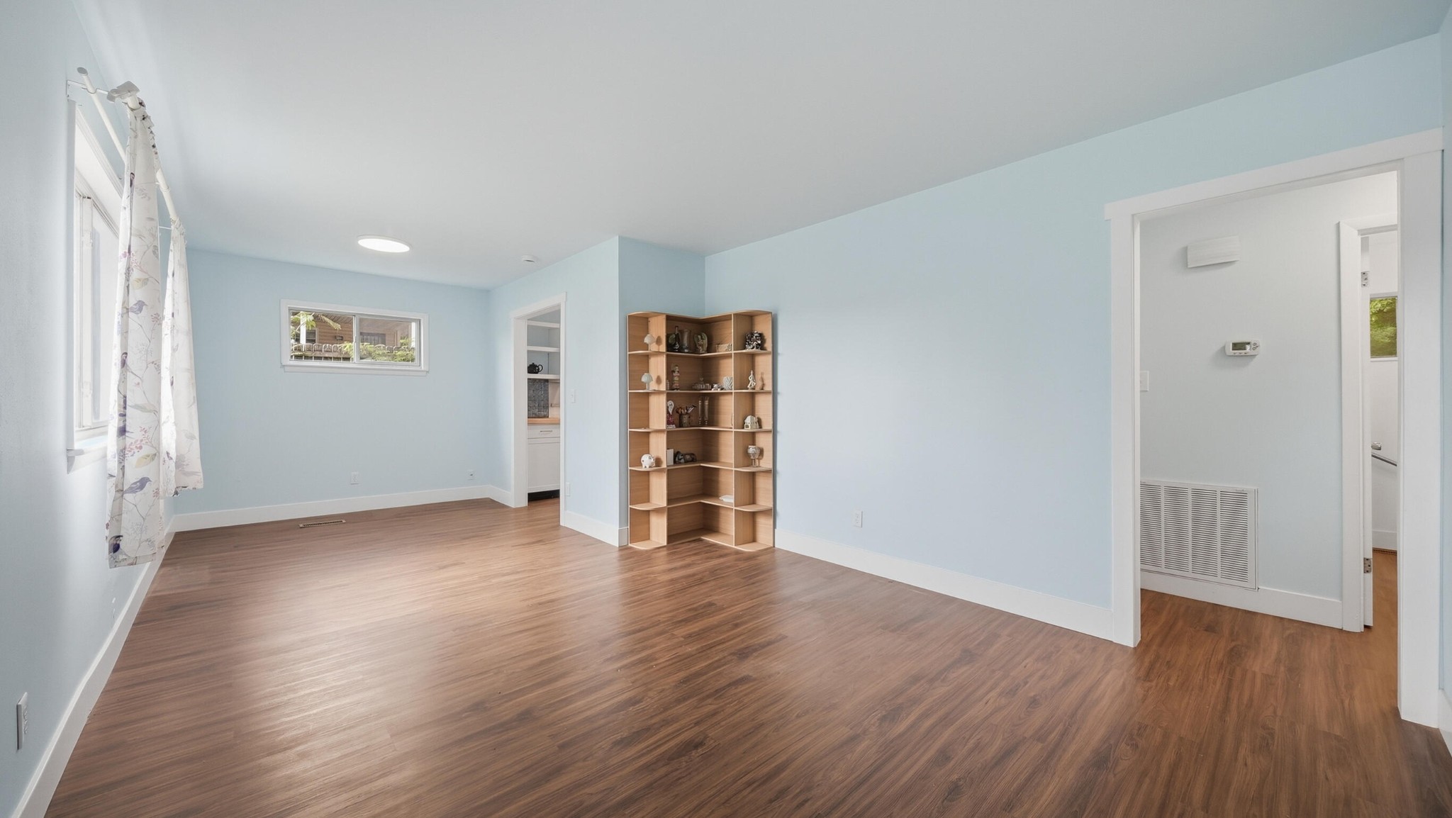 1209 Jarvis Avenue