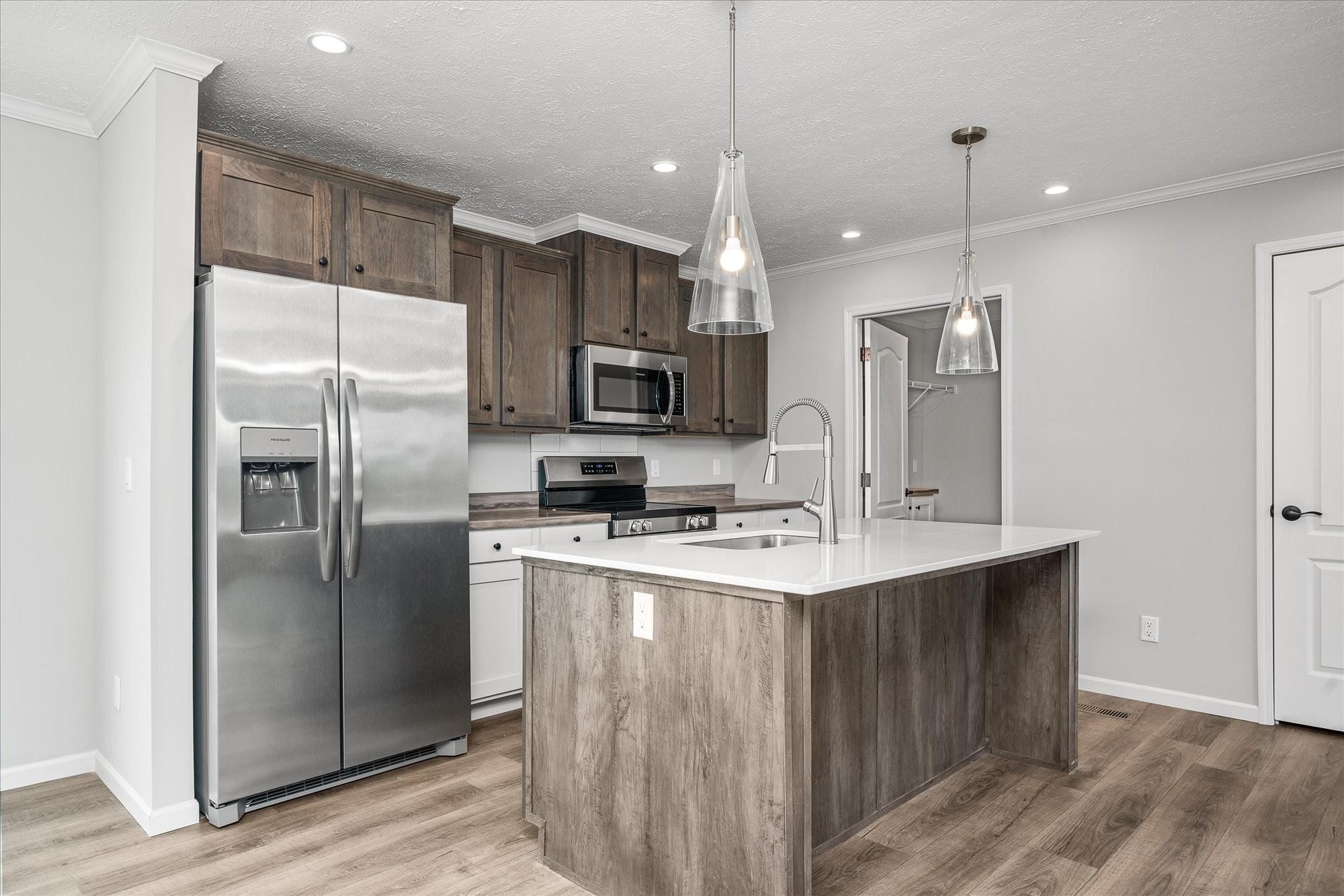 1890 Anna Maria Ln