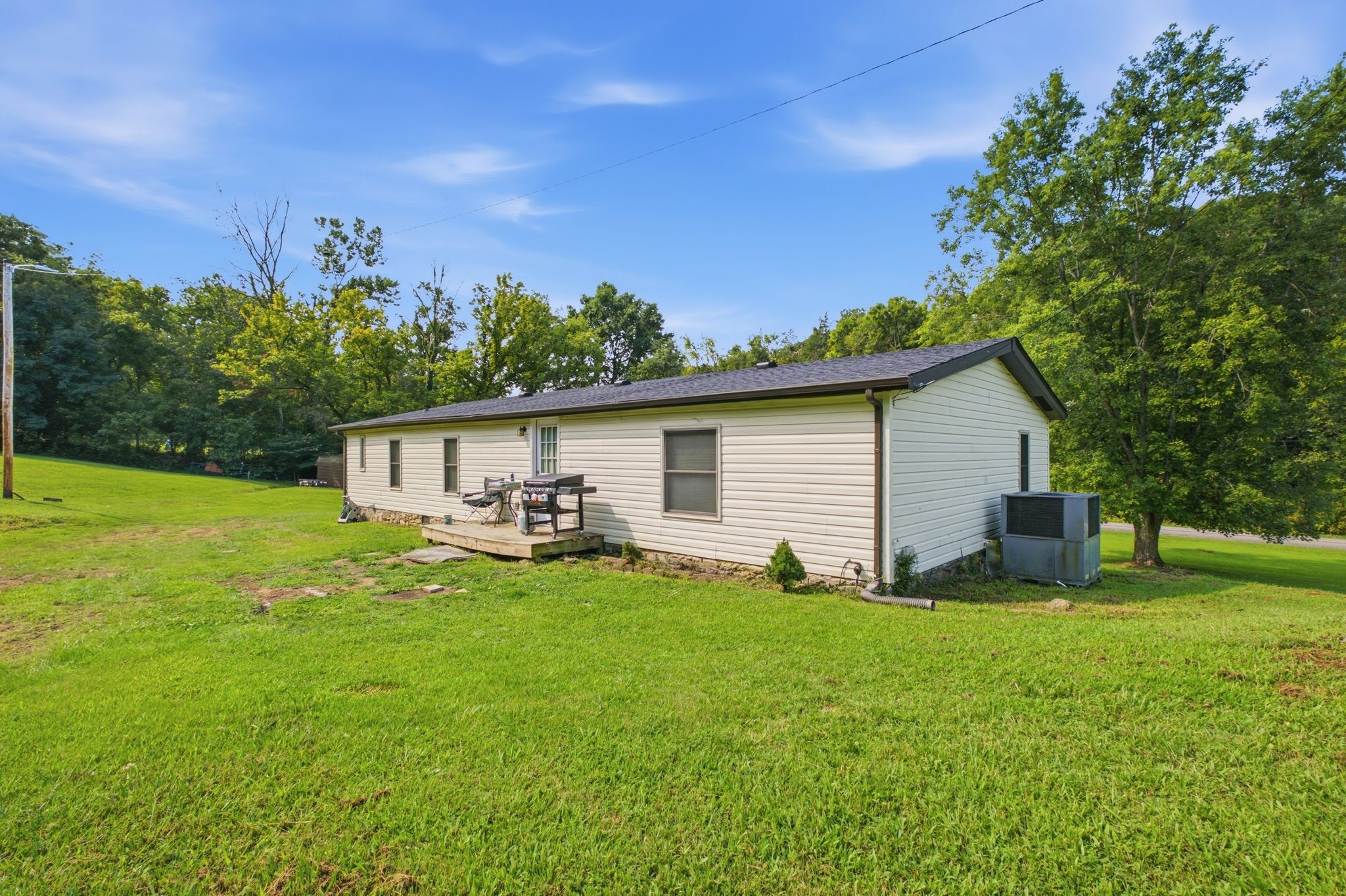 1305 Wolf Hill Rd
