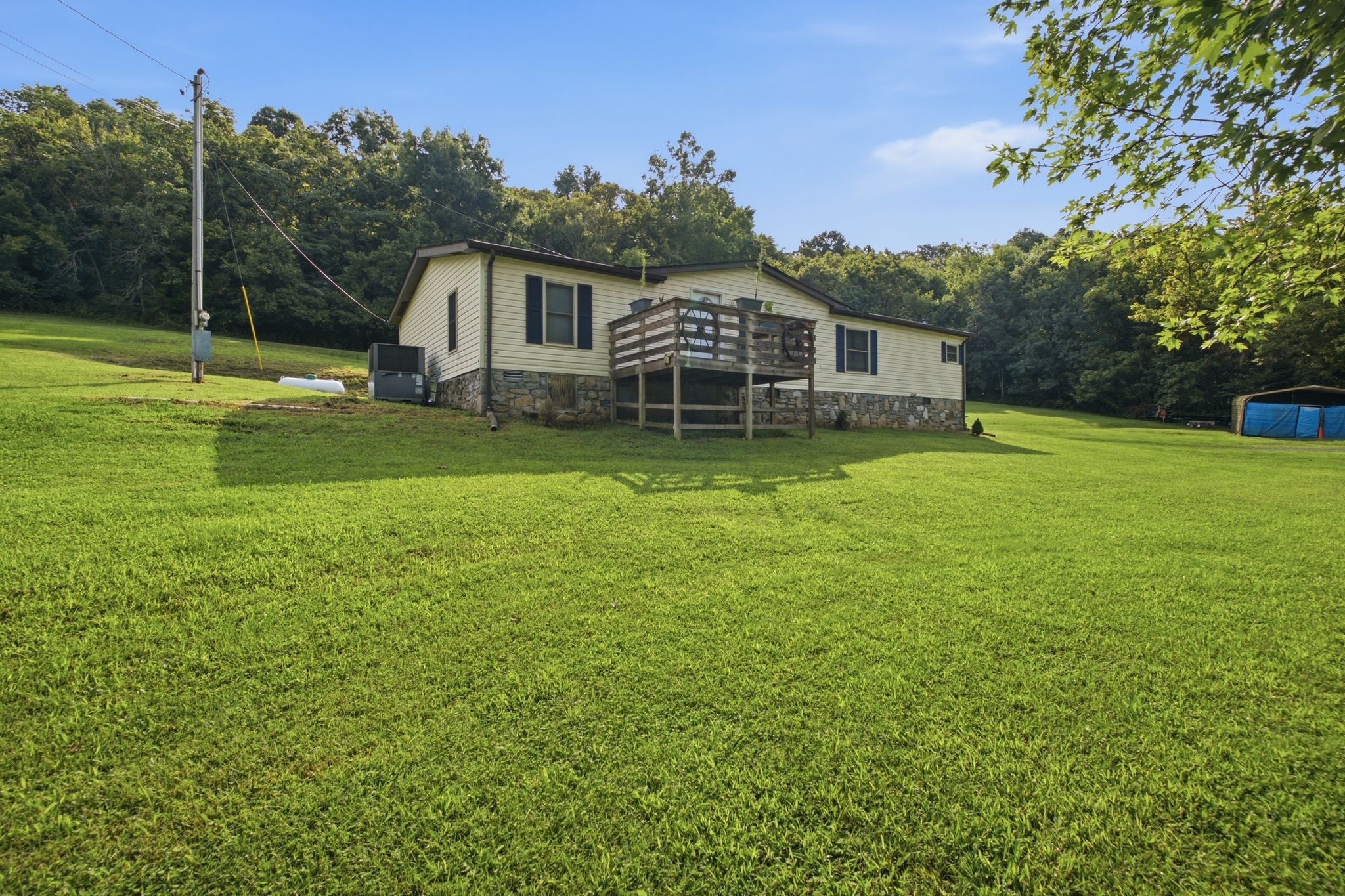 1305 Wolf Hill Rd