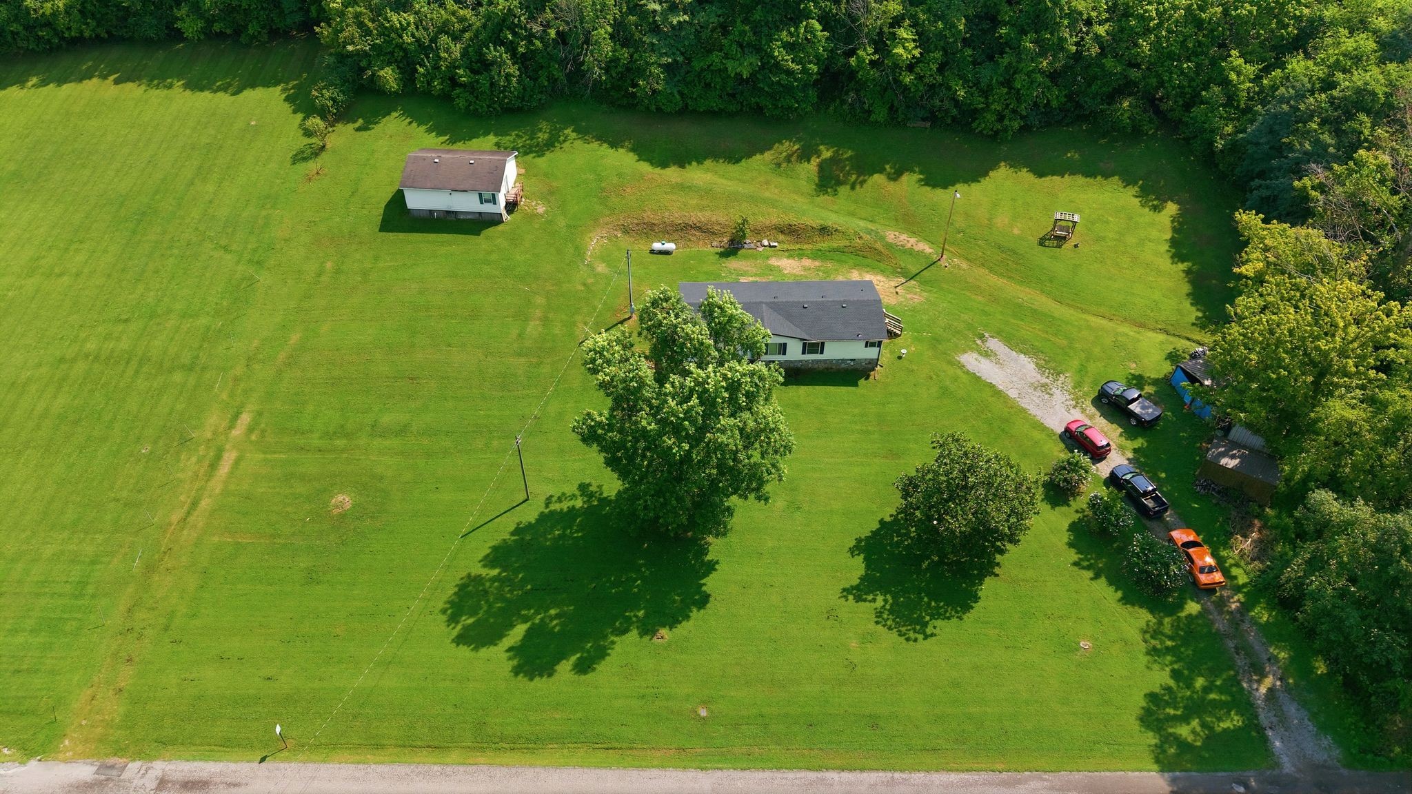 1305 Wolf Hill Rd