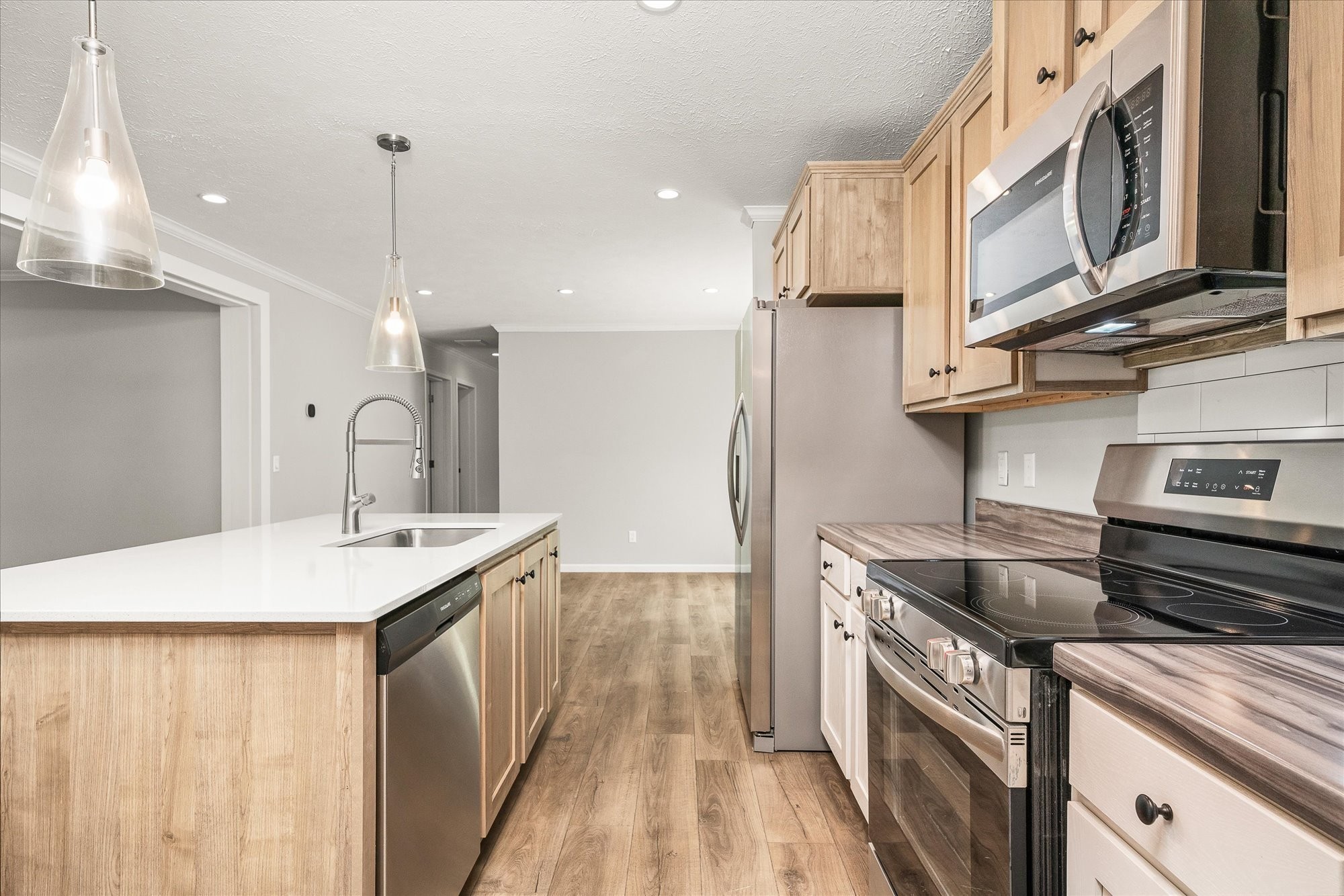 1740 Anna Maria Ln