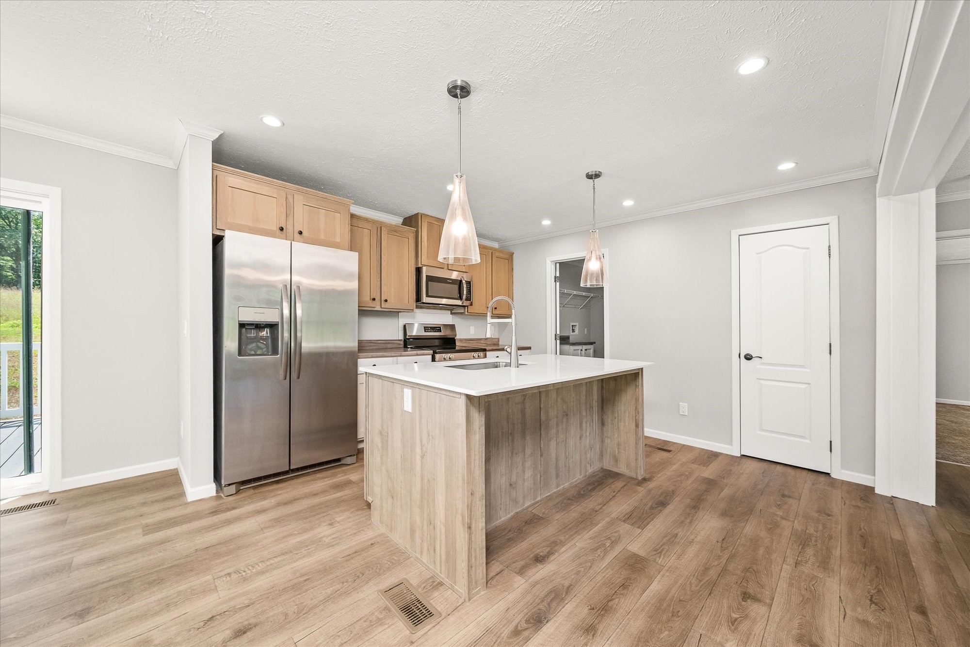 1740 Anna Maria Ln