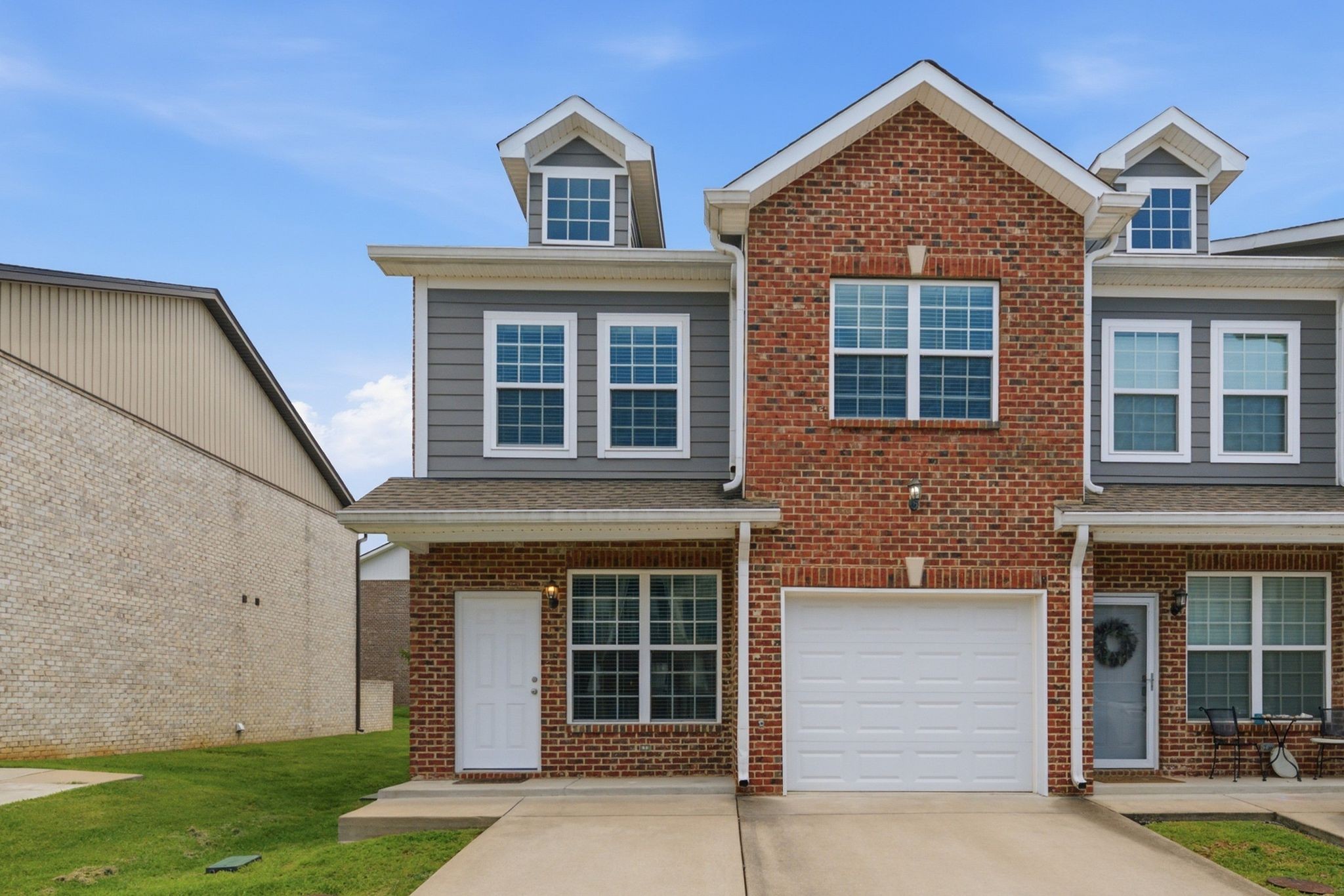 1300 Villa Cir