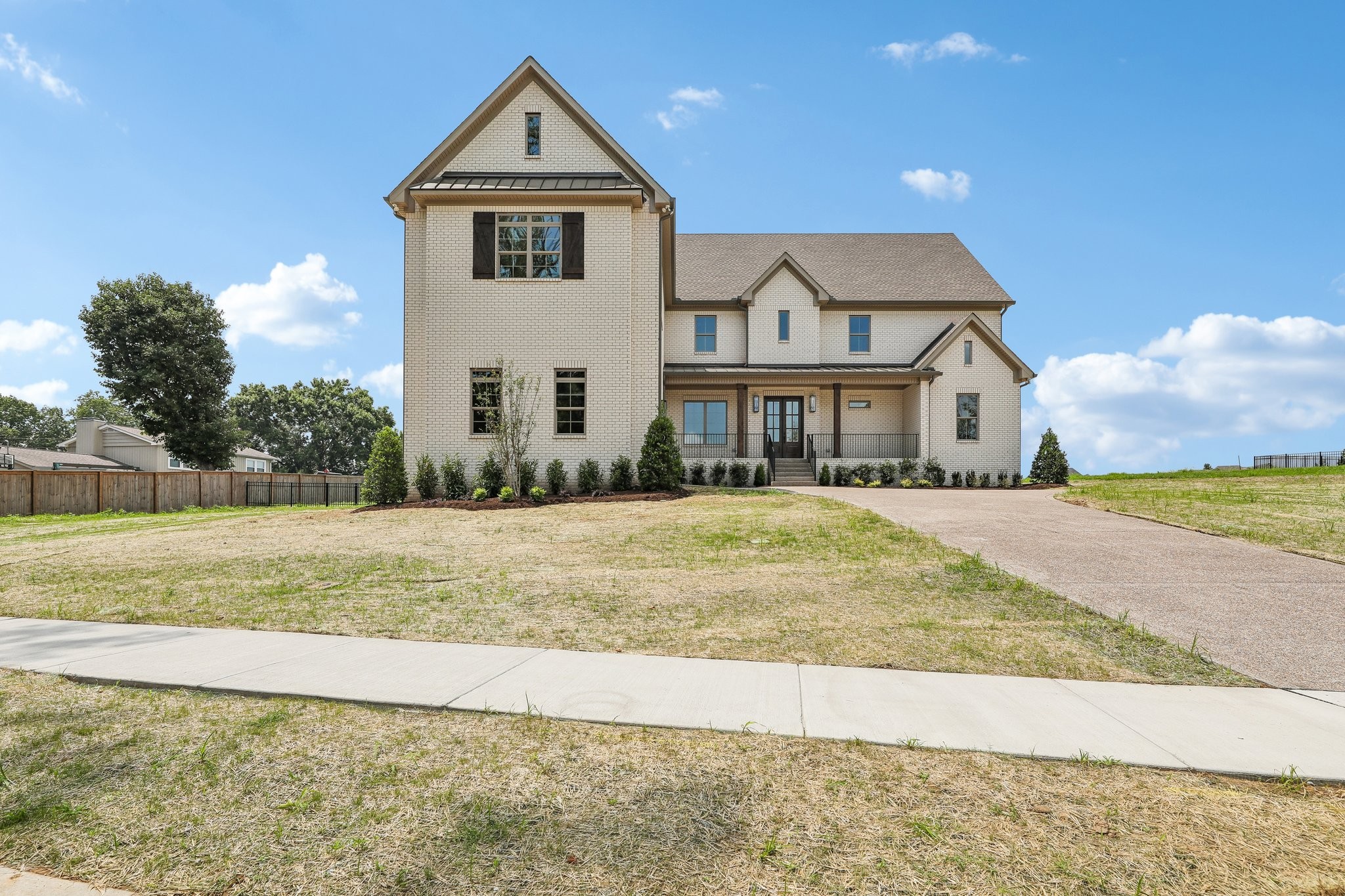 335 Raintree Dr