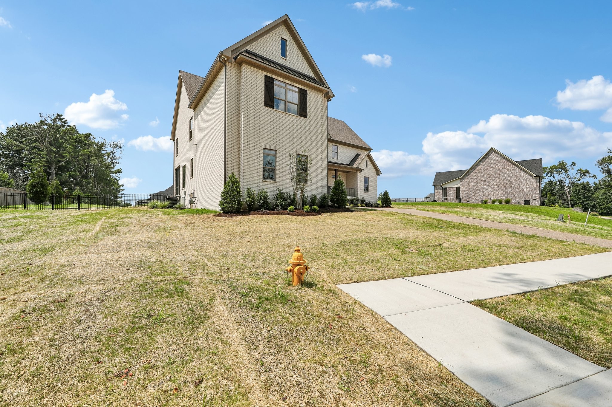 335 Raintree Dr