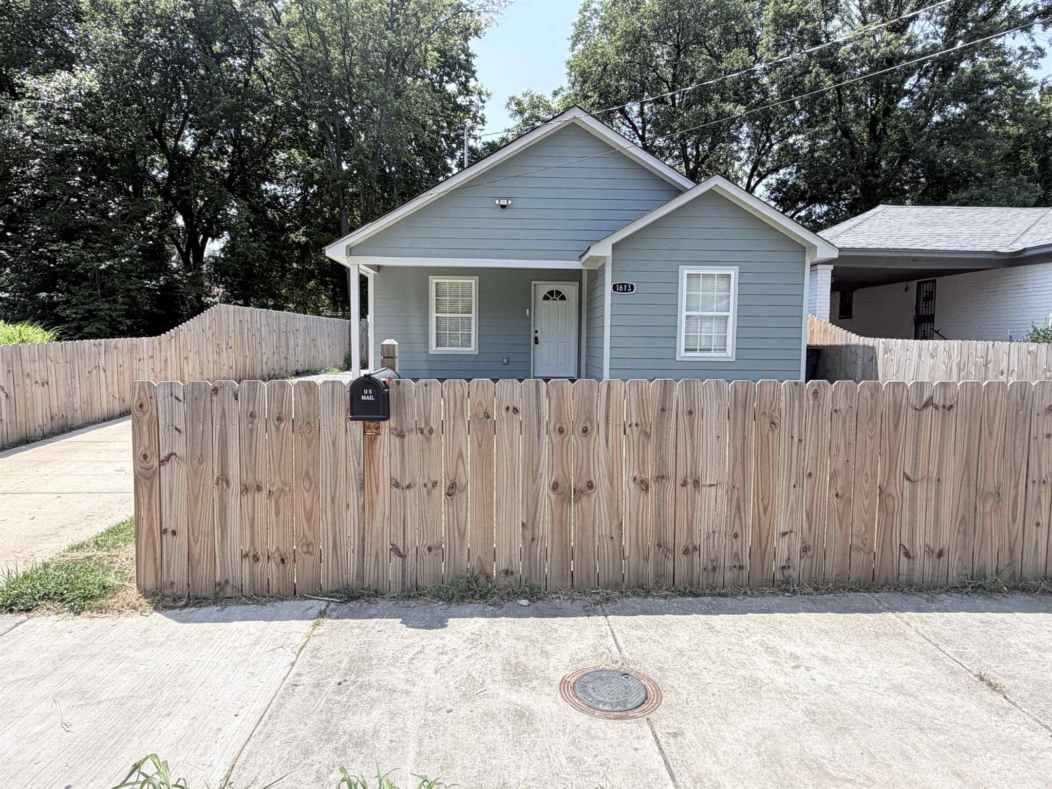 1613 LOCUST ST