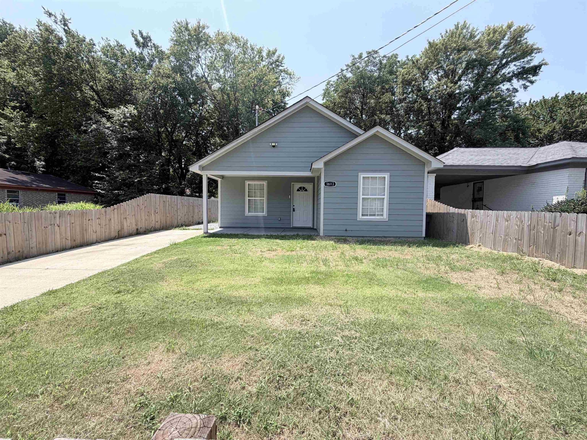 1613 LOCUST ST