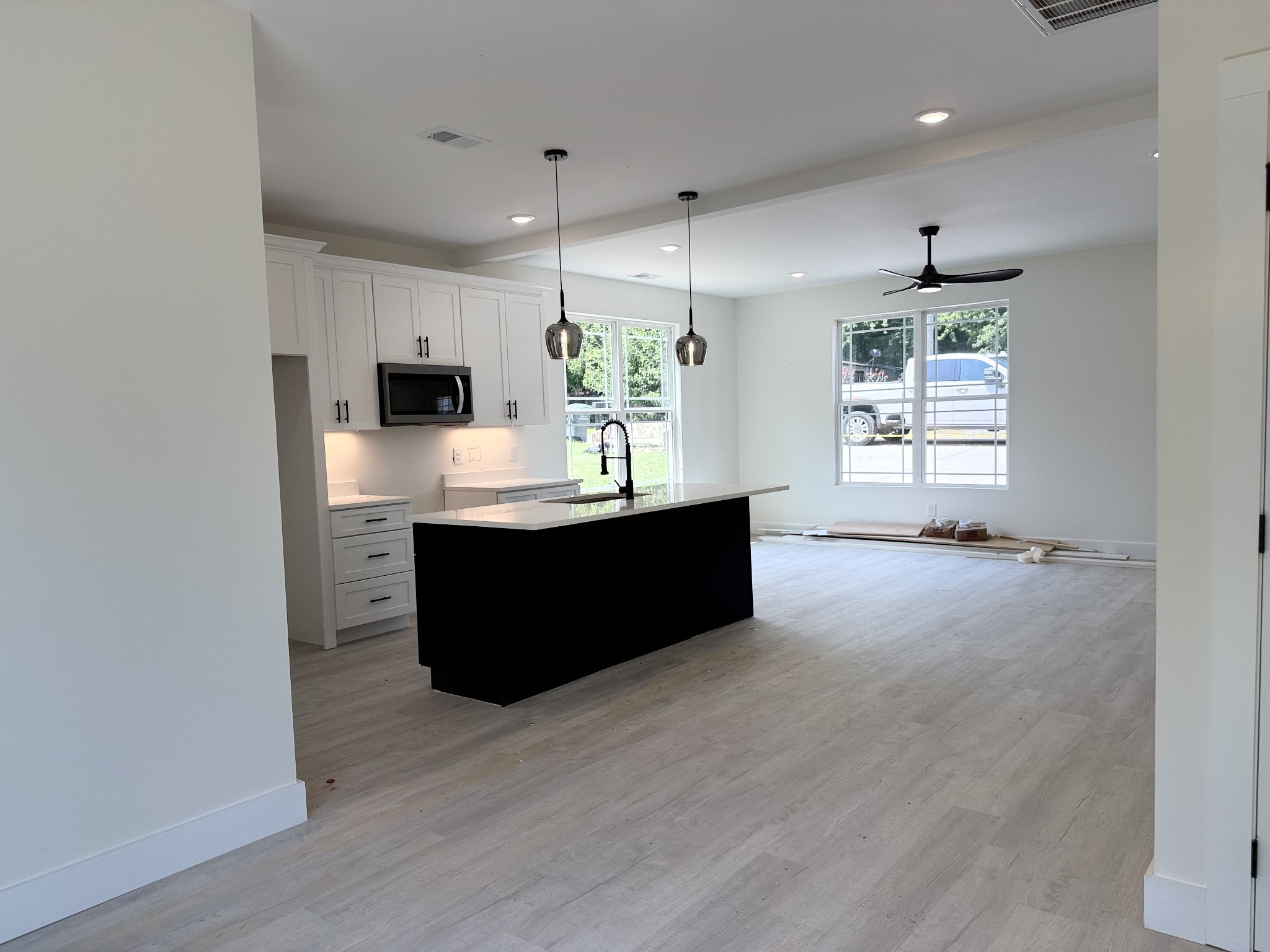 208 15th Ave, W