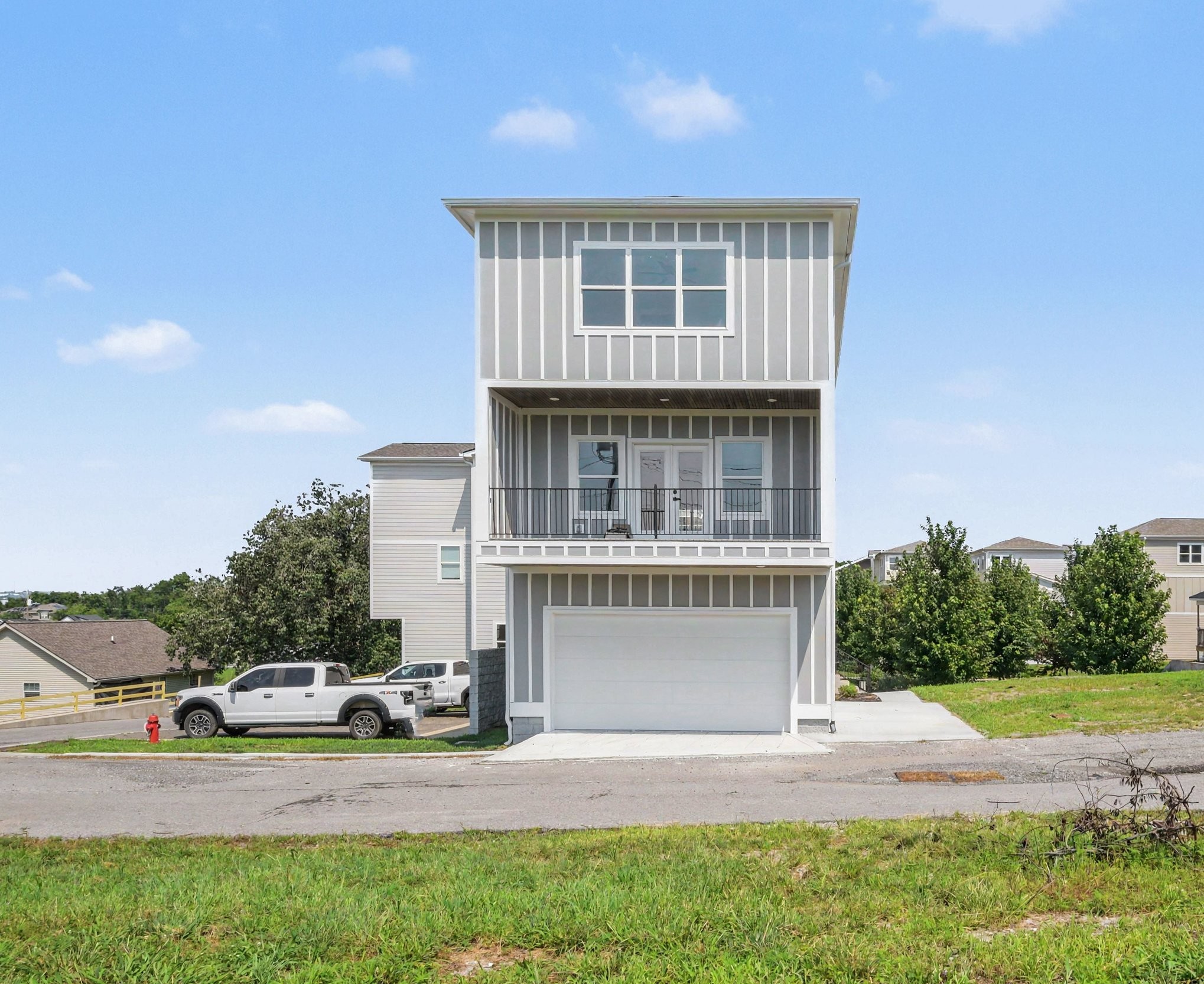 1121 Lawrence Ave