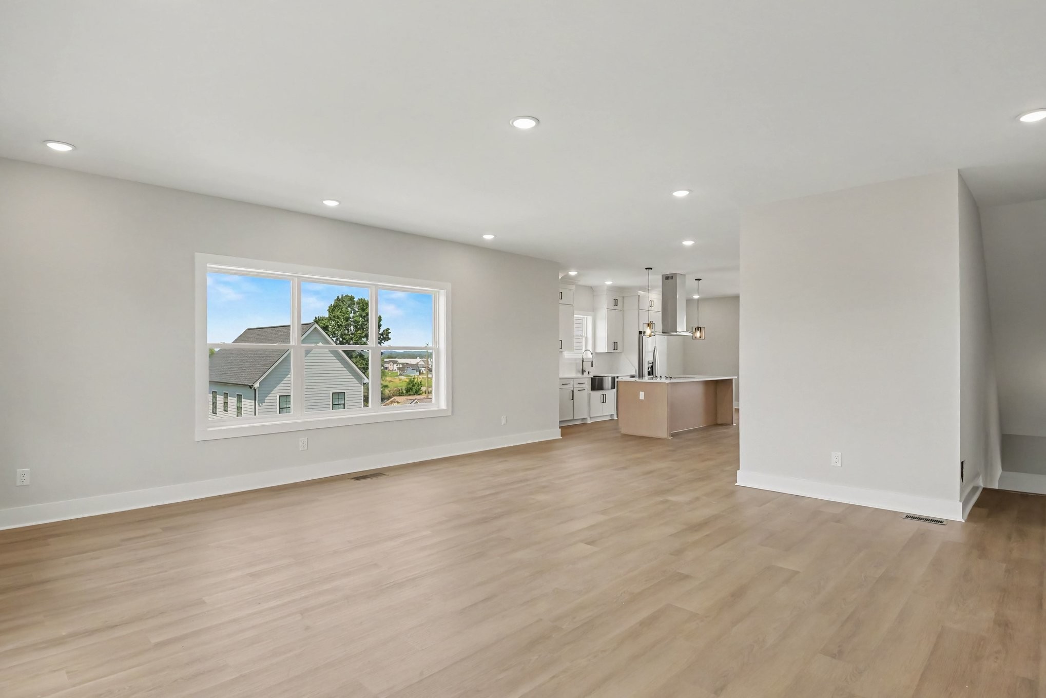 1121 Lawrence Ave