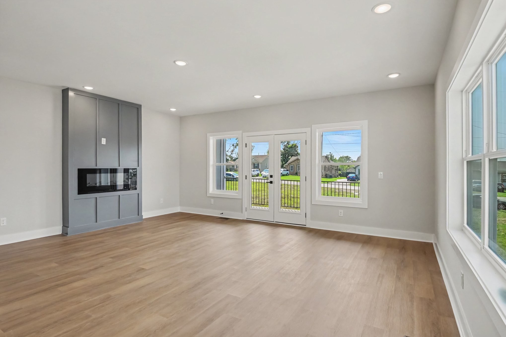 1121 Lawrence Ave