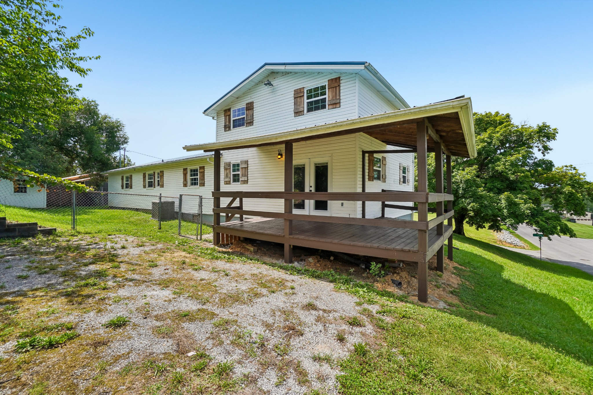 807 Hilltop Dr