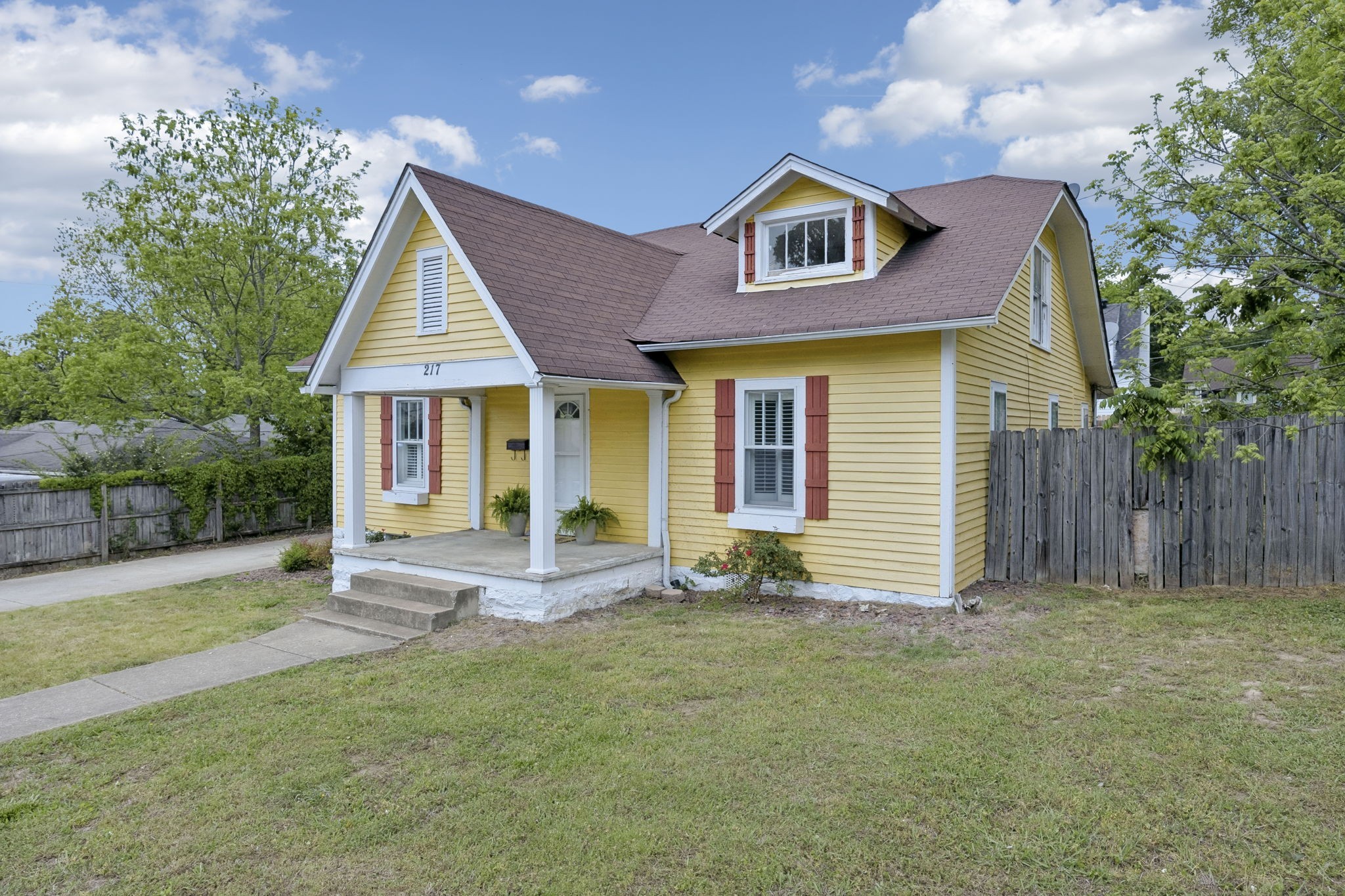 217 College Ave, E