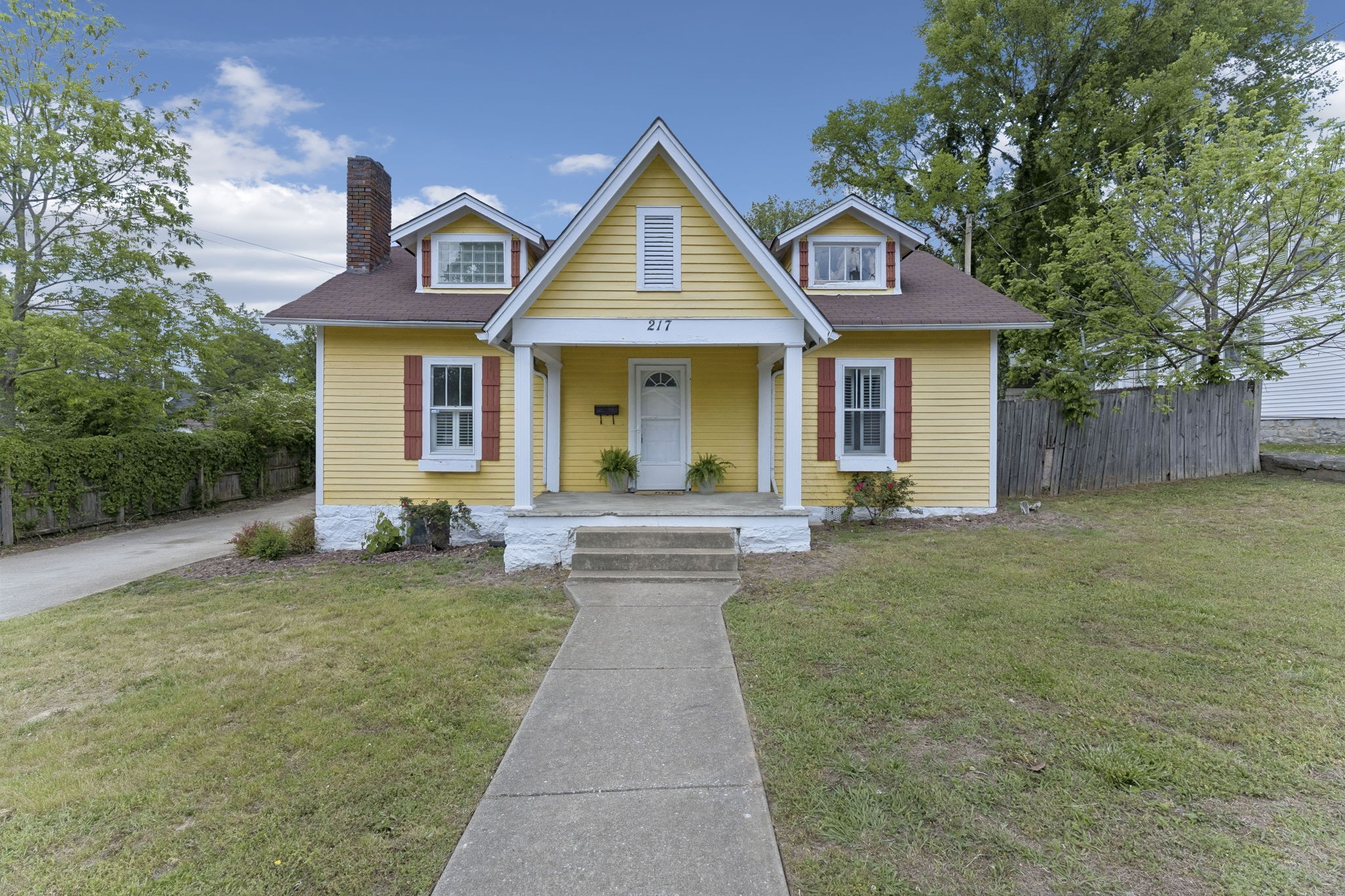 217 College Ave, E