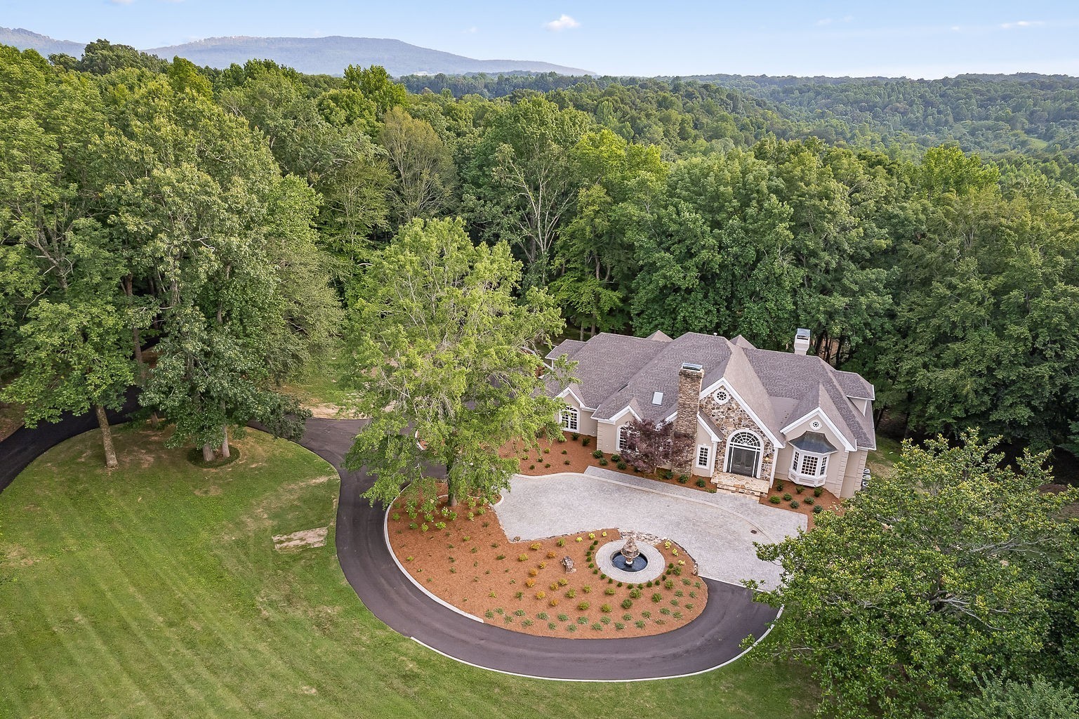 250 W Laurel Ave