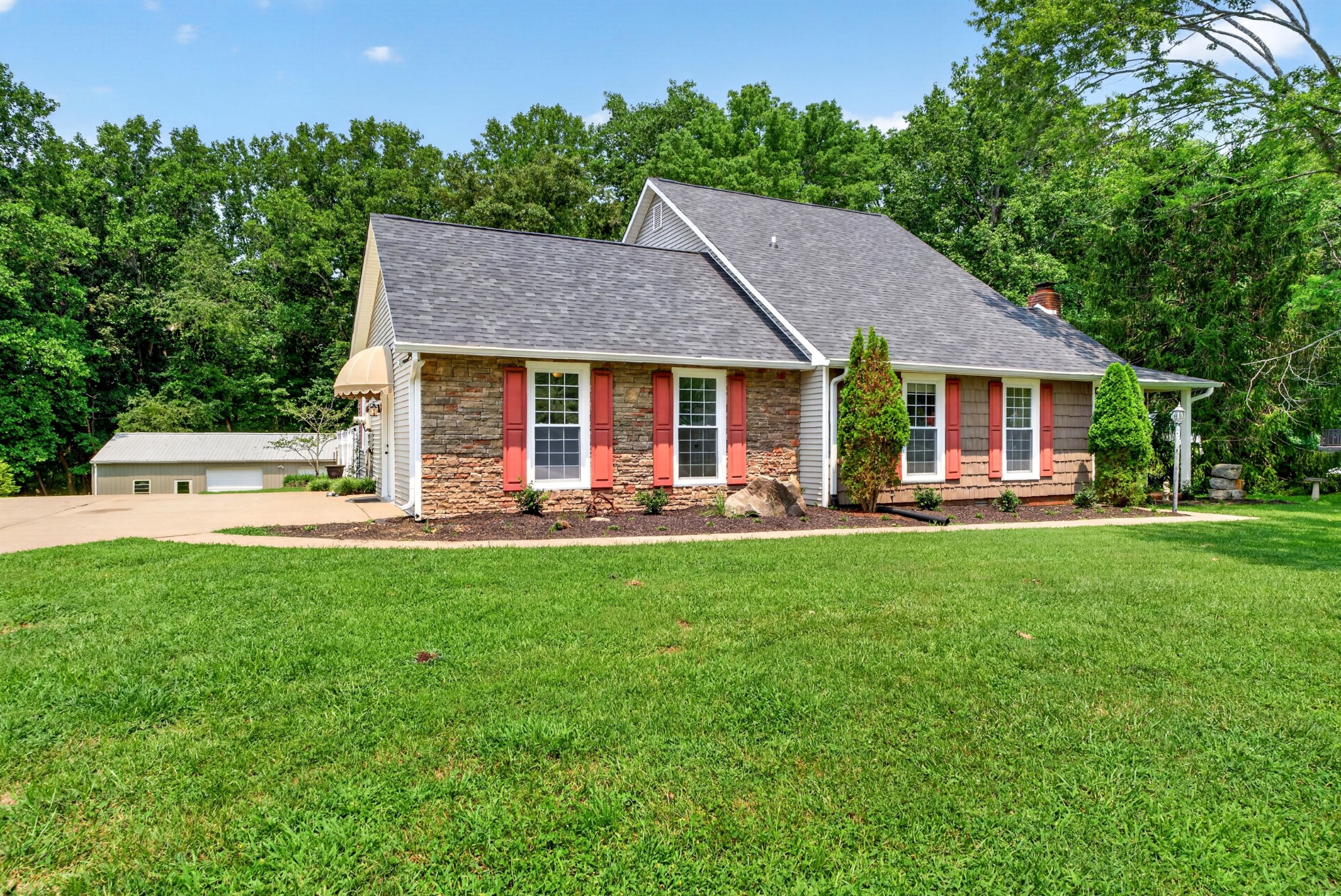 2851 Lawry Ln