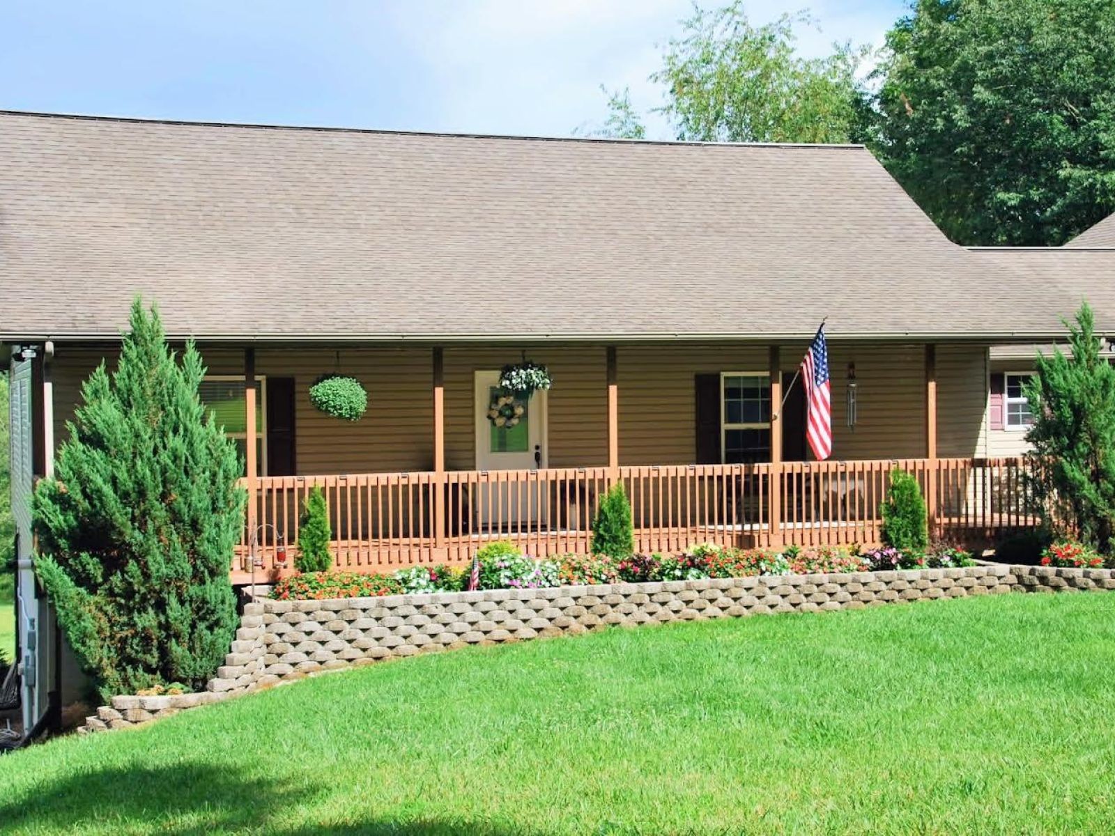 219 Zizka Dr