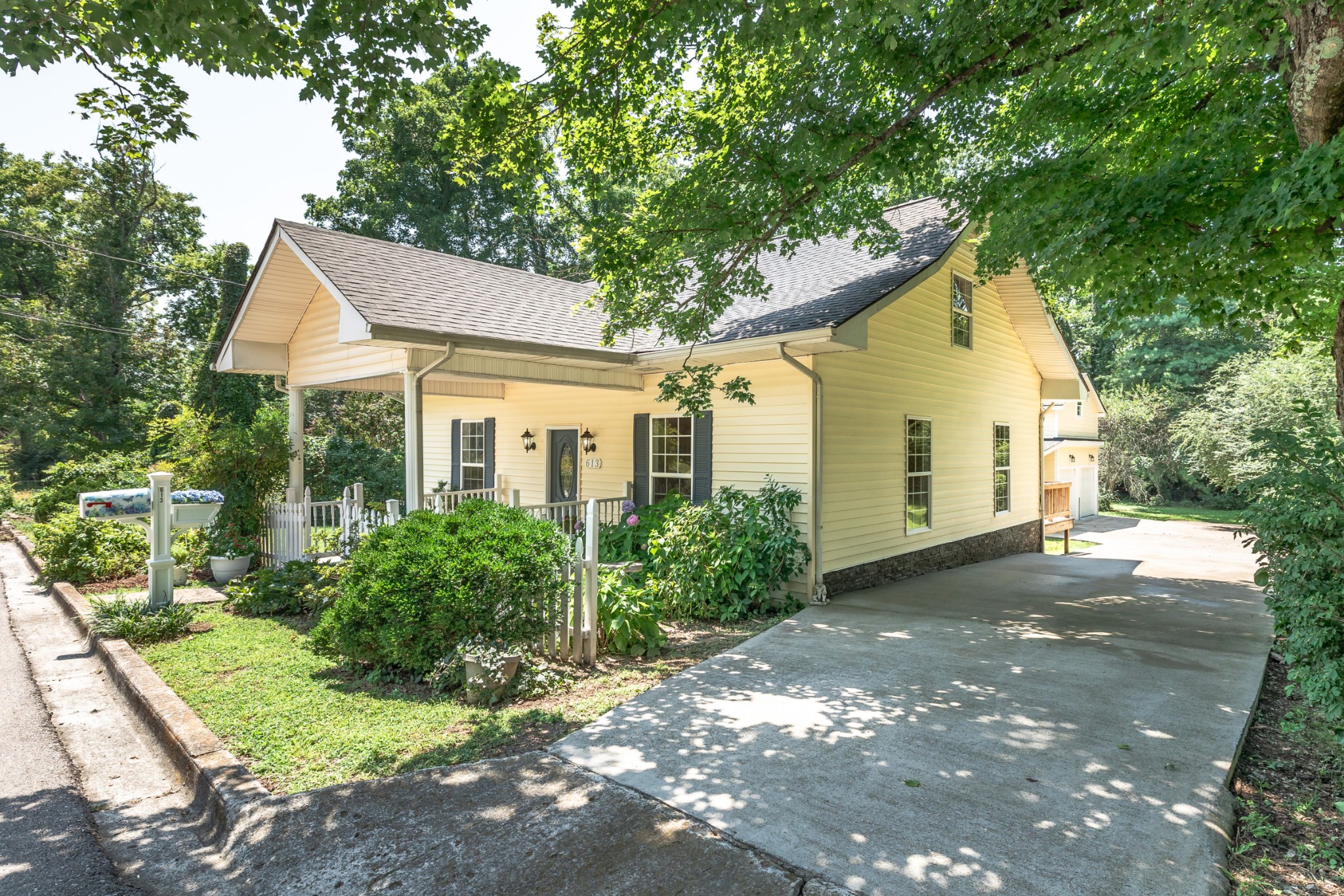 613 Mitchell Ave