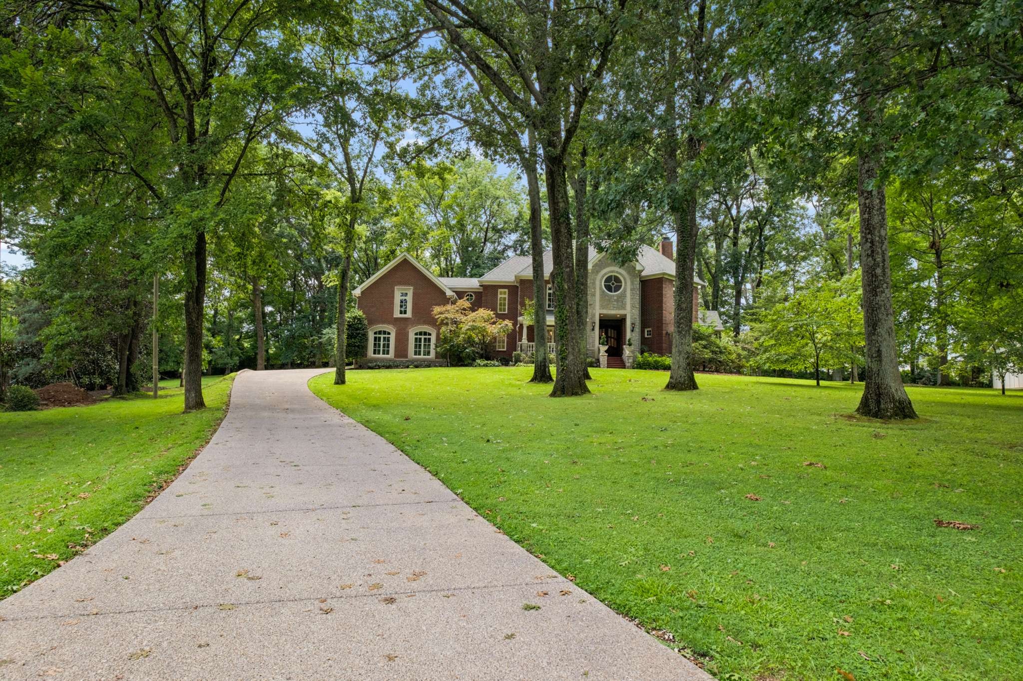 943 Oak Valley Ln