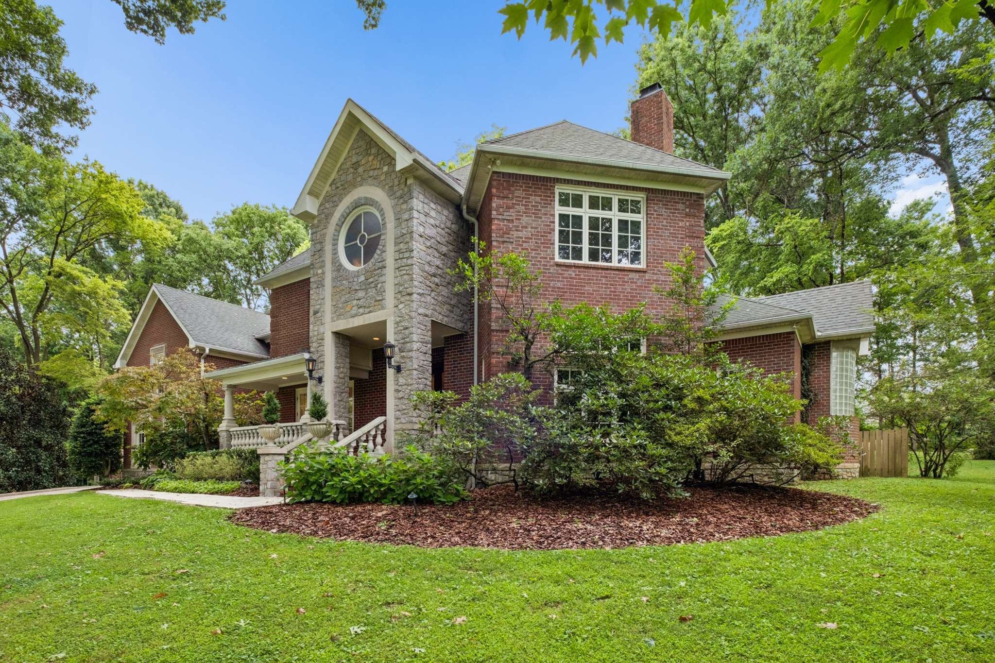 943 Oak Valley Ln